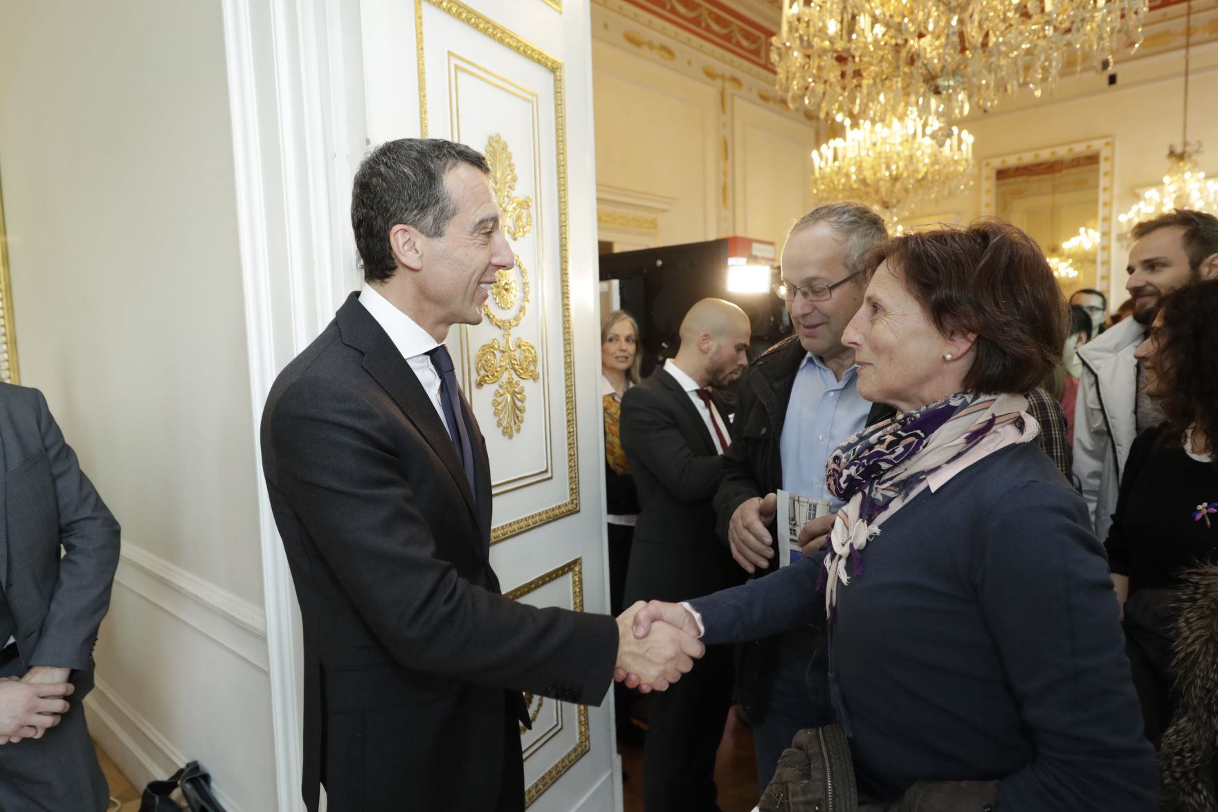 Am 26. Oktober 2016 empfing Bundeskanzler Christian Kern im Rahmen des Nationalfeiertages Besucherinnen und Besucher im Bundeskanzleramt.