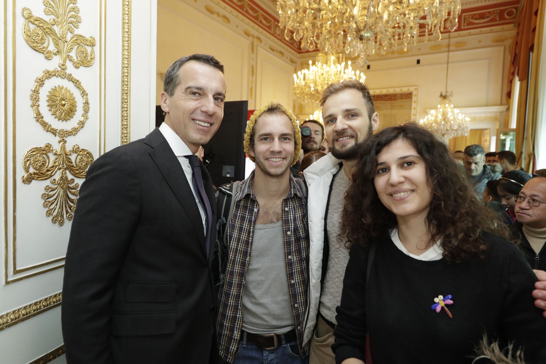 Am 26. Oktober 2016 empfing Bundeskanzler Christian Kern im Rahmen des Nationalfeiertages Besucherinnen und Besucher im Bundeskanzleramt.