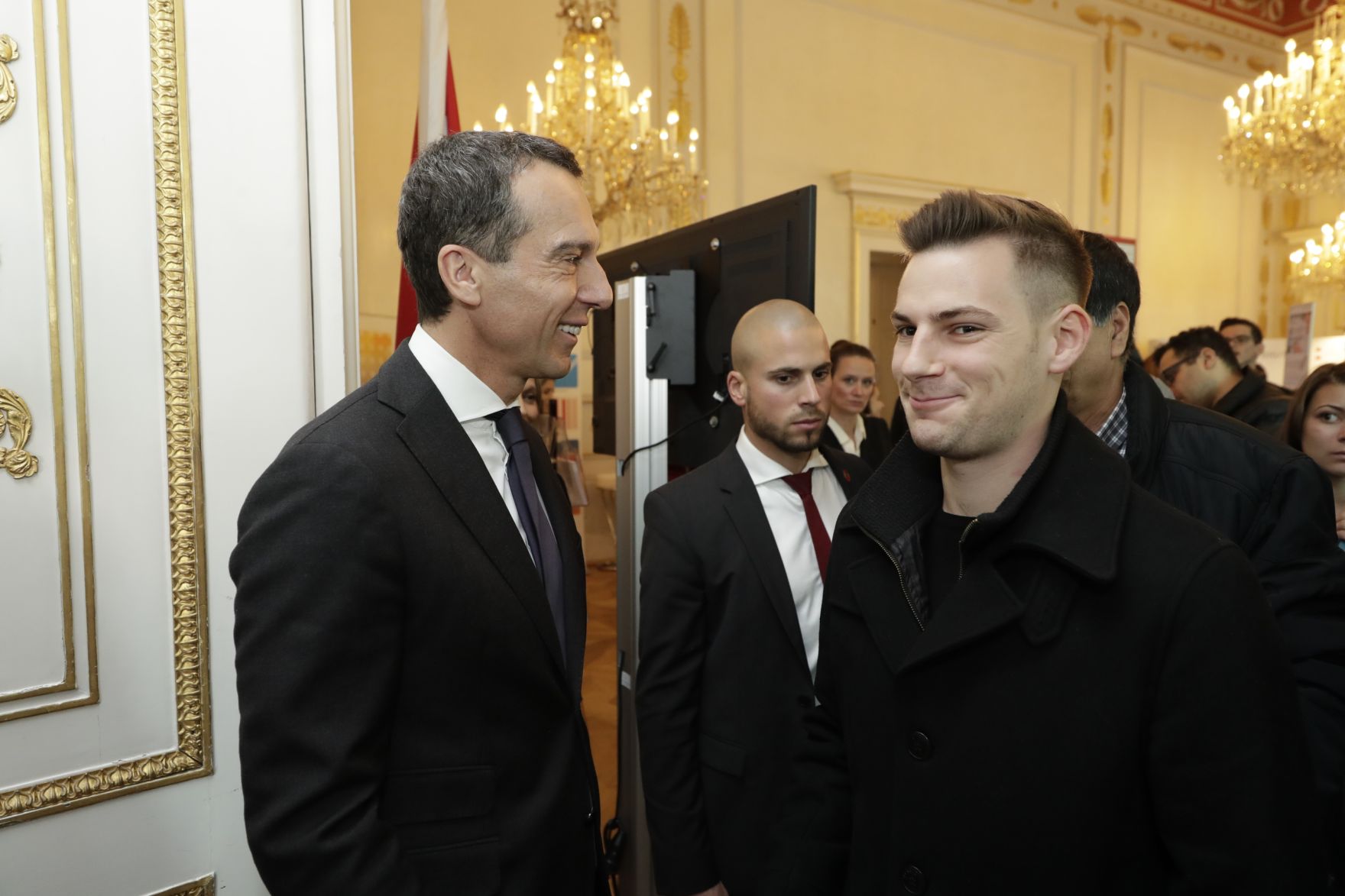 Am 26. Oktober 2016 empfing Bundeskanzler Christian Kern im Rahmen des Nationalfeiertages Besucherinnen und Besucher im Bundeskanzleramt.