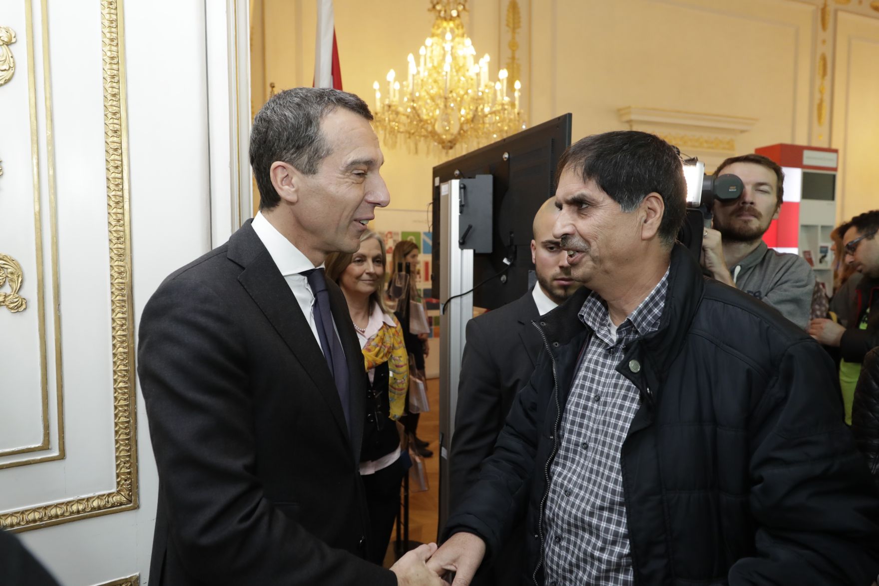 Am 26. Oktober 2016 empfing Bundeskanzler Christian Kern im Rahmen des Nationalfeiertages Besucherinnen und Besucher im Bundeskanzleramt.