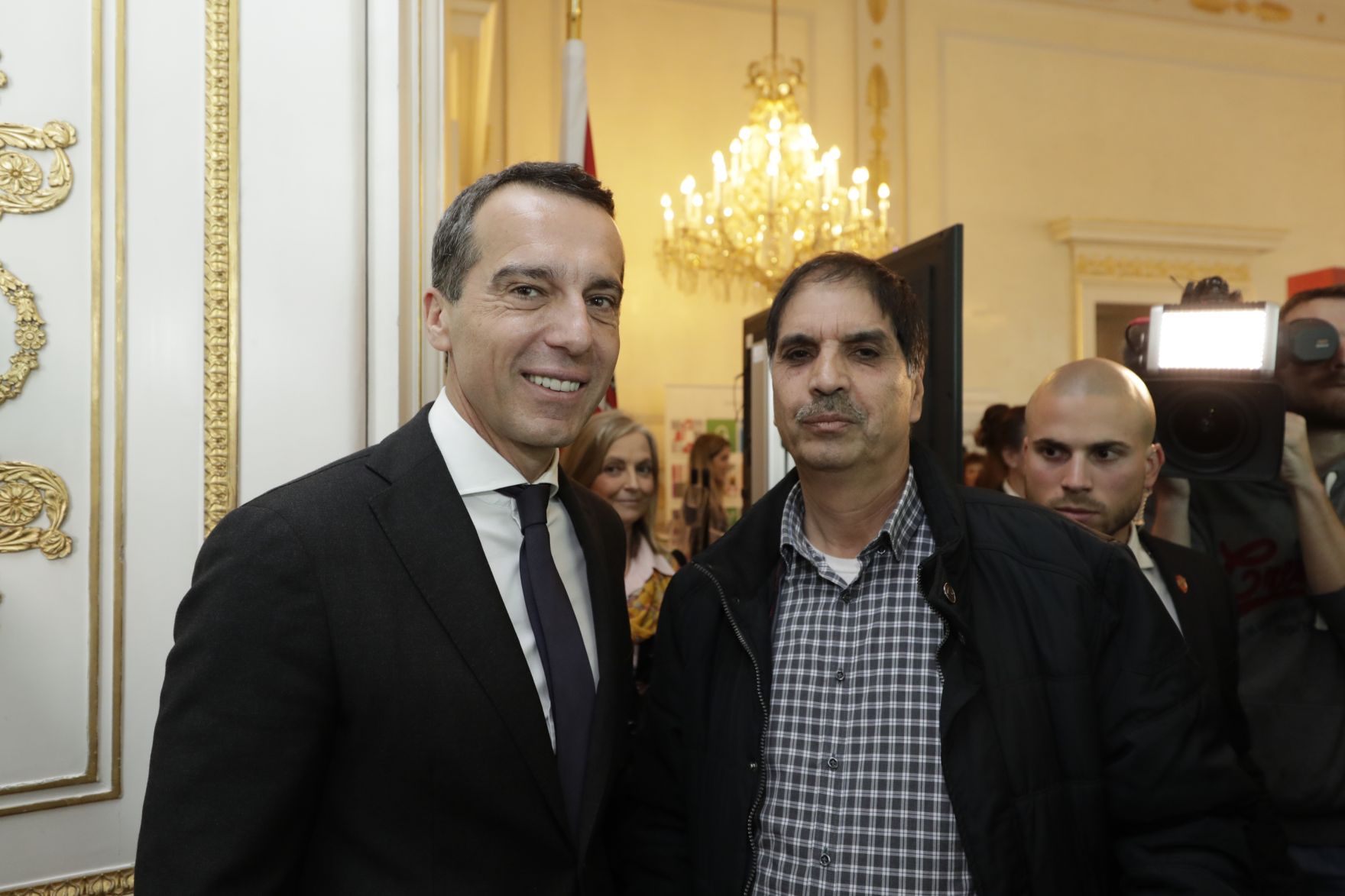 Am 26. Oktober 2016 empfing Bundeskanzler Christian Kern im Rahmen des Nationalfeiertages Besucherinnen und Besucher im Bundeskanzleramt.
