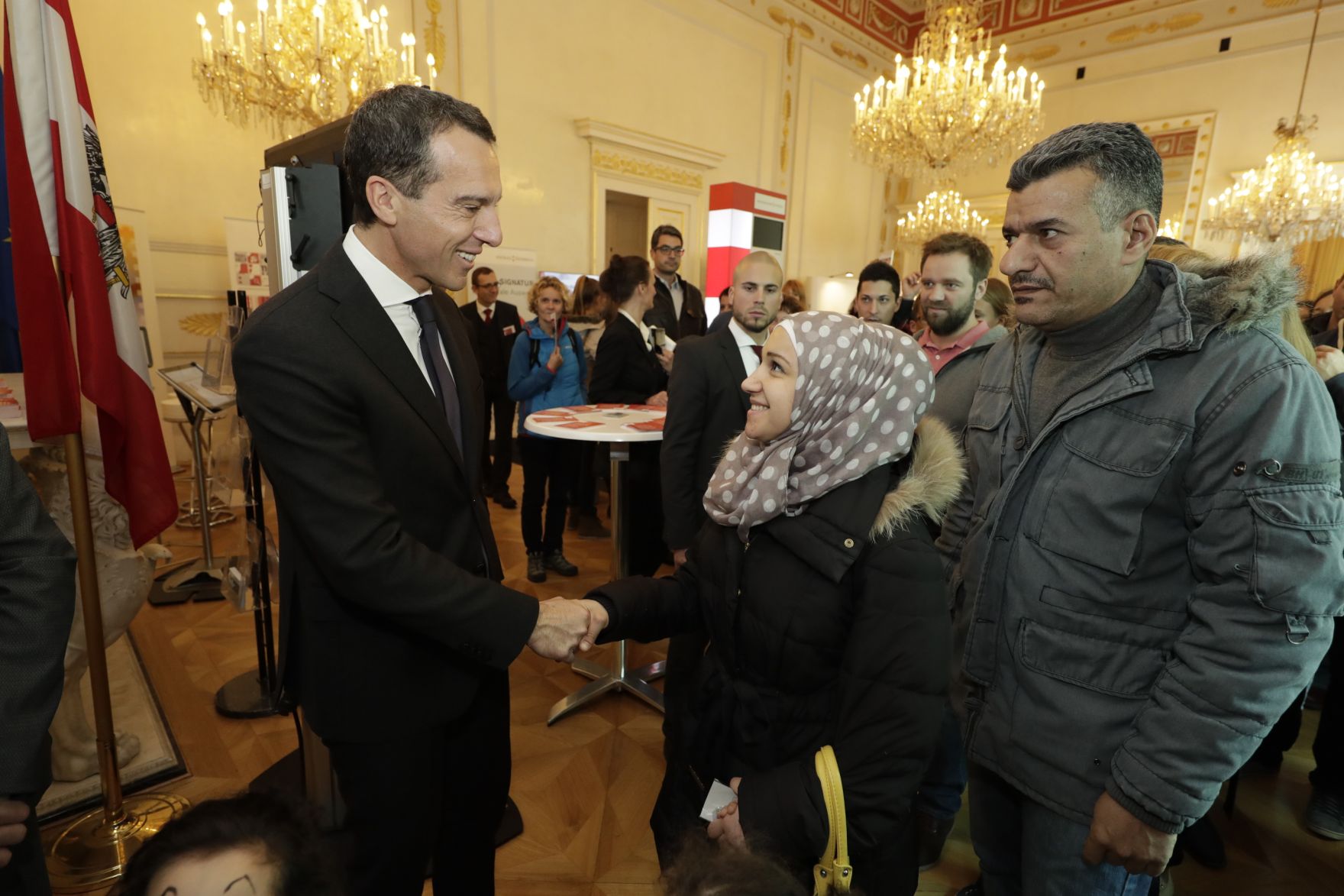 Am 26. Oktober 2016 empfing Bundeskanzler Christian Kern im Rahmen des Nationalfeiertages Besucherinnen und Besucher im Bundeskanzleramt.