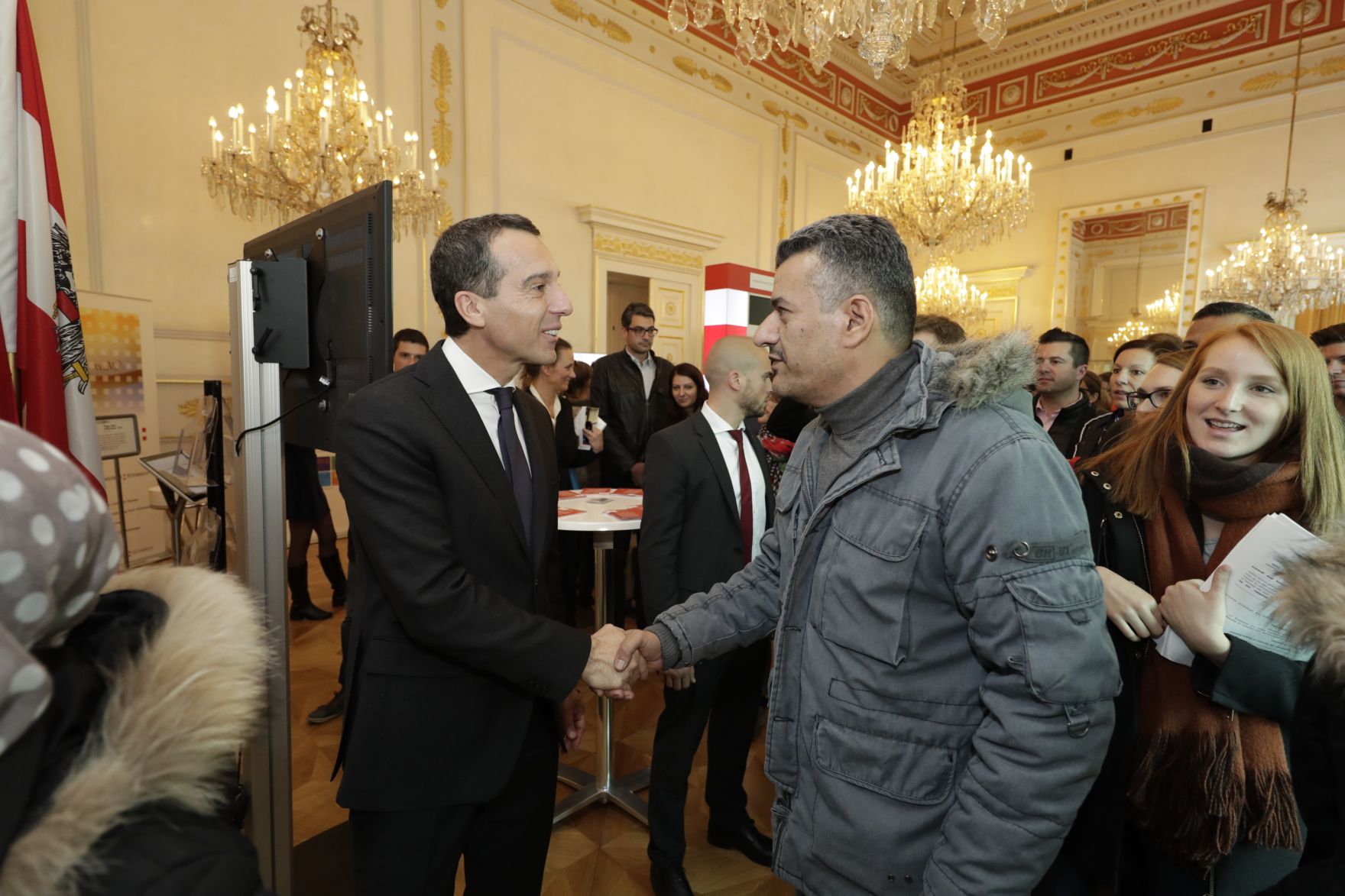 Am 26. Oktober 2016 empfing Bundeskanzler Christian Kern im Rahmen des Nationalfeiertages Besucherinnen und Besucher im Bundeskanzleramt.
