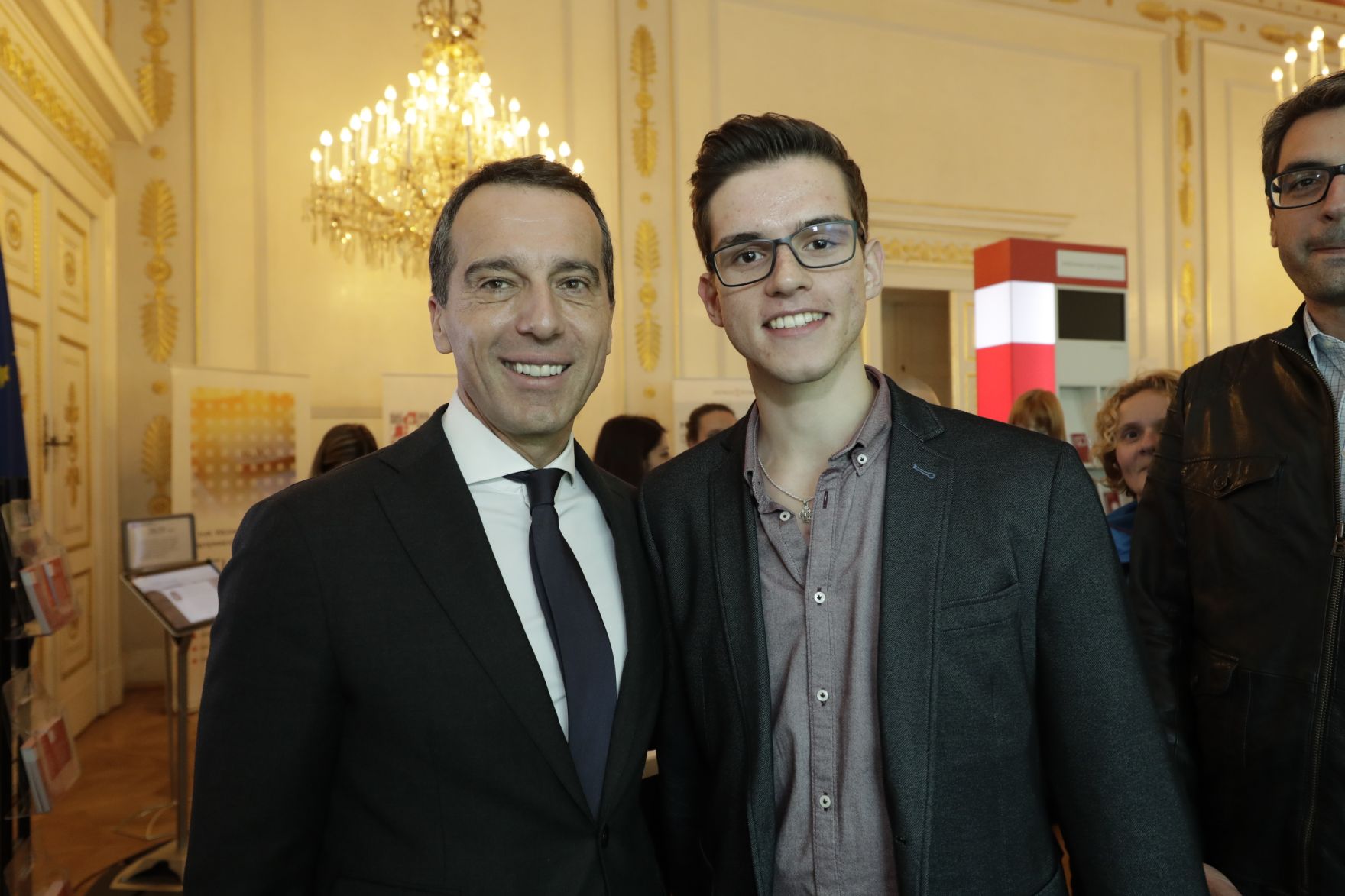 Am 26. Oktober 2016 empfing Bundeskanzler Christian Kern im Rahmen des Nationalfeiertages Besucherinnen und Besucher im Bundeskanzleramt.