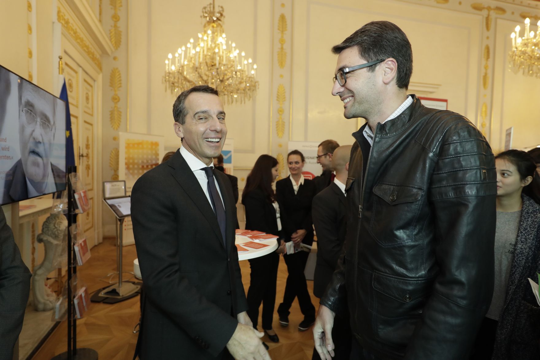 Am 26. Oktober 2016 empfing Bundeskanzler Christian Kern im Rahmen des Nationalfeiertages Besucherinnen und Besucher im Bundeskanzleramt.
