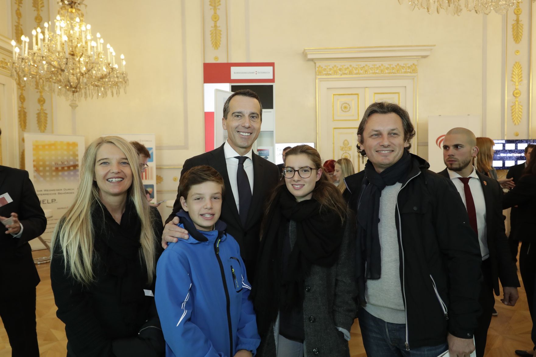 Am 26. Oktober 2016 empfing Bundeskanzler Christian Kern im Rahmen des Nationalfeiertages Besucherinnen und Besucher im Bundeskanzleramt.