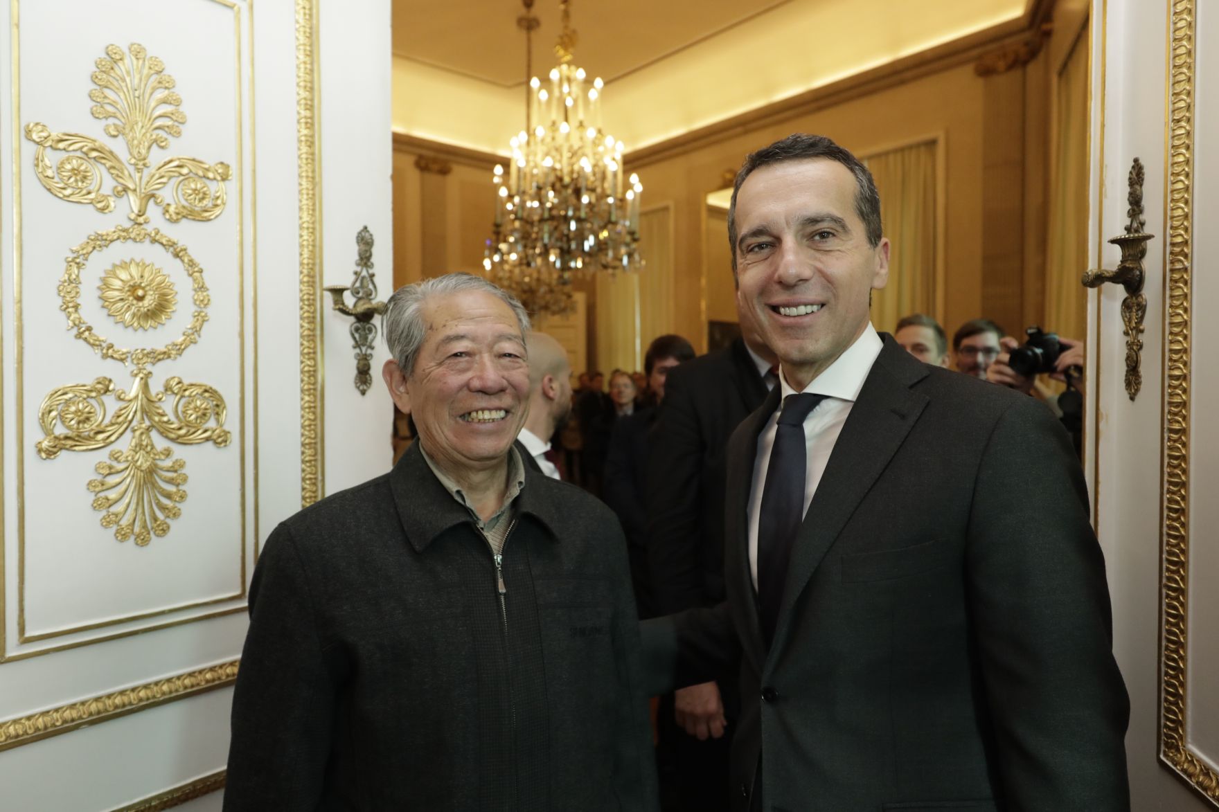 Am 26. Oktober 2016 empfing Bundeskanzler Christian Kern im Rahmen des Nationalfeiertages Besucherinnen und Besucher im Bundeskanzleramt.