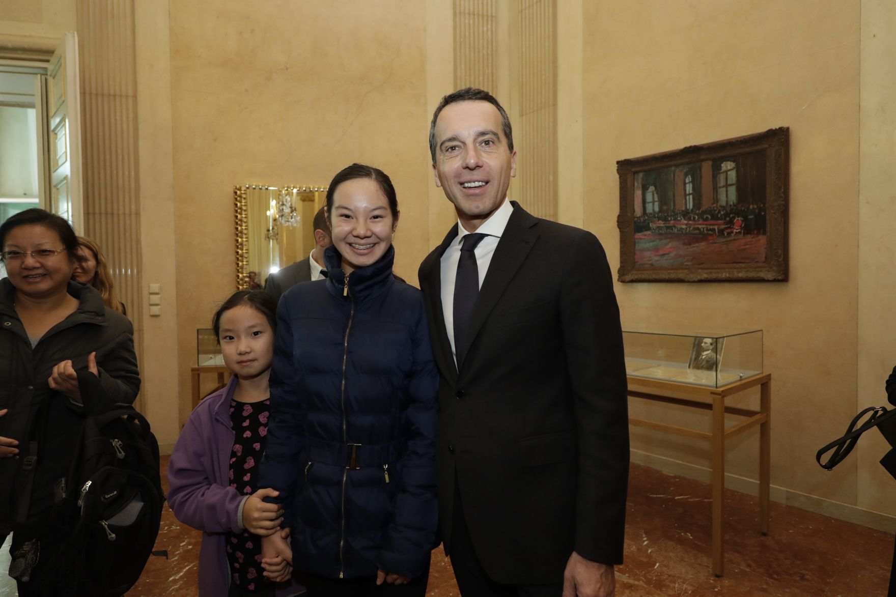 Am 26. Oktober 2016 empfing Bundeskanzler Christian Kern im Rahmen des Nationalfeiertages Besucherinnen und Besucher im Bundeskanzleramt.
