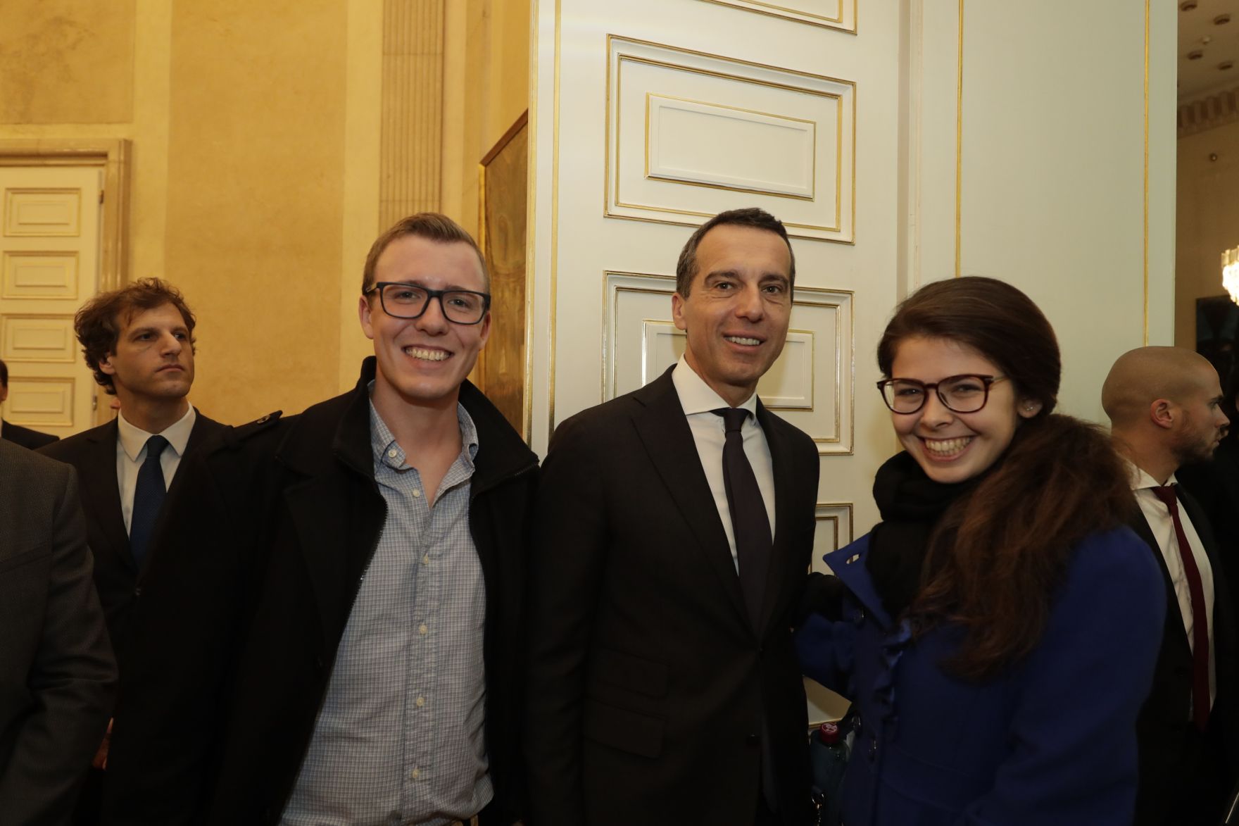 Am 26. Oktober 2016 empfing Bundeskanzler Christian Kern im Rahmen des Nationalfeiertages Besucherinnen und Besucher im Bundeskanzleramt.