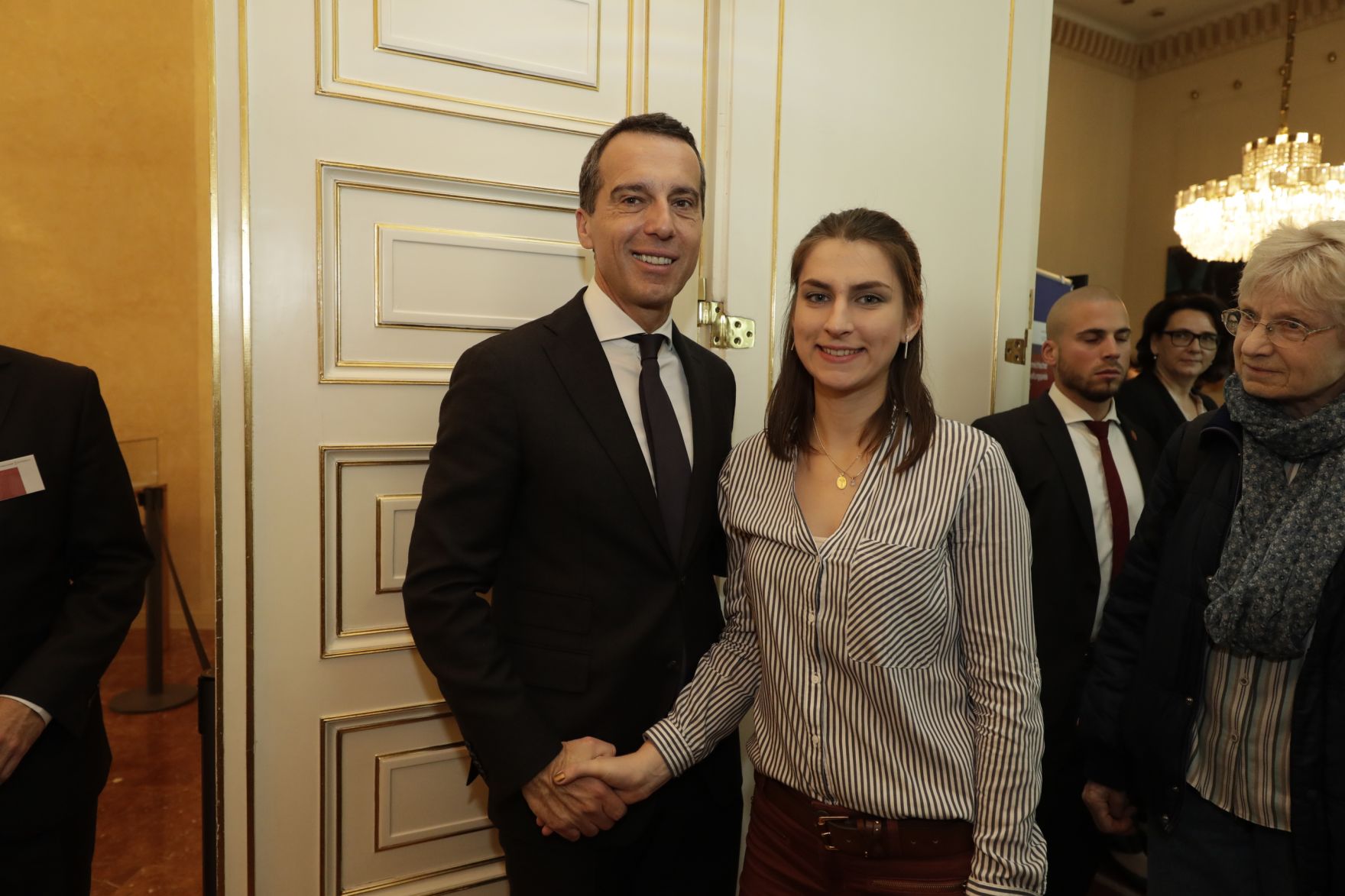 Am 26. Oktober 2016 empfing Bundeskanzler Christian Kern im Rahmen des Nationalfeiertages Besucherinnen und Besucher im Bundeskanzleramt.