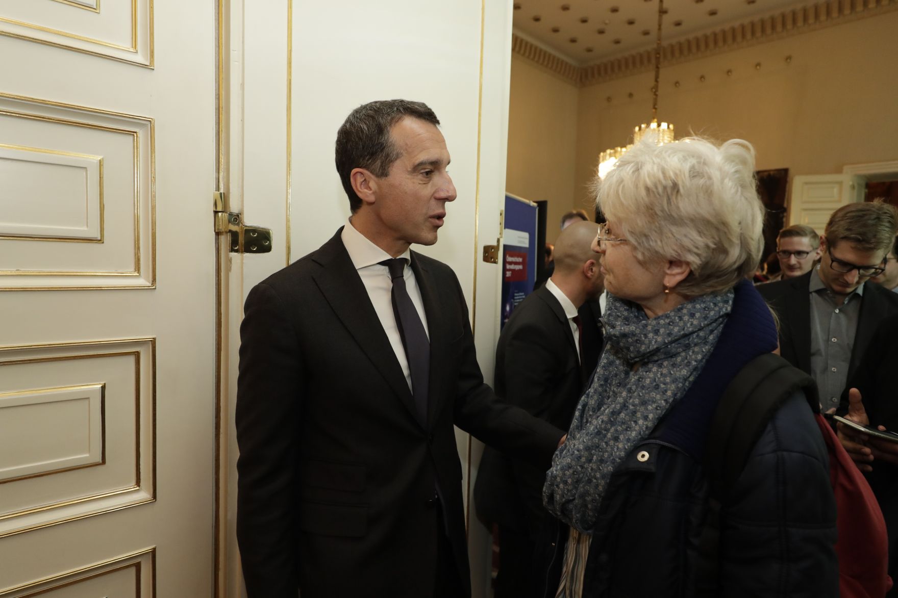 Am 26. Oktober 2016 empfing Bundeskanzler Christian Kern im Rahmen des Nationalfeiertages Besucherinnen und Besucher im Bundeskanzleramt.