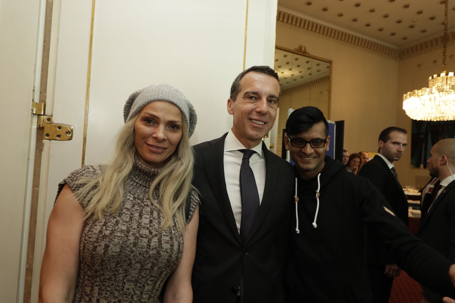 Am 26. Oktober 2016 empfing Bundeskanzler Christian Kern im Rahmen des Nationalfeiertages Besucherinnen und Besucher im Bundeskanzleramt.