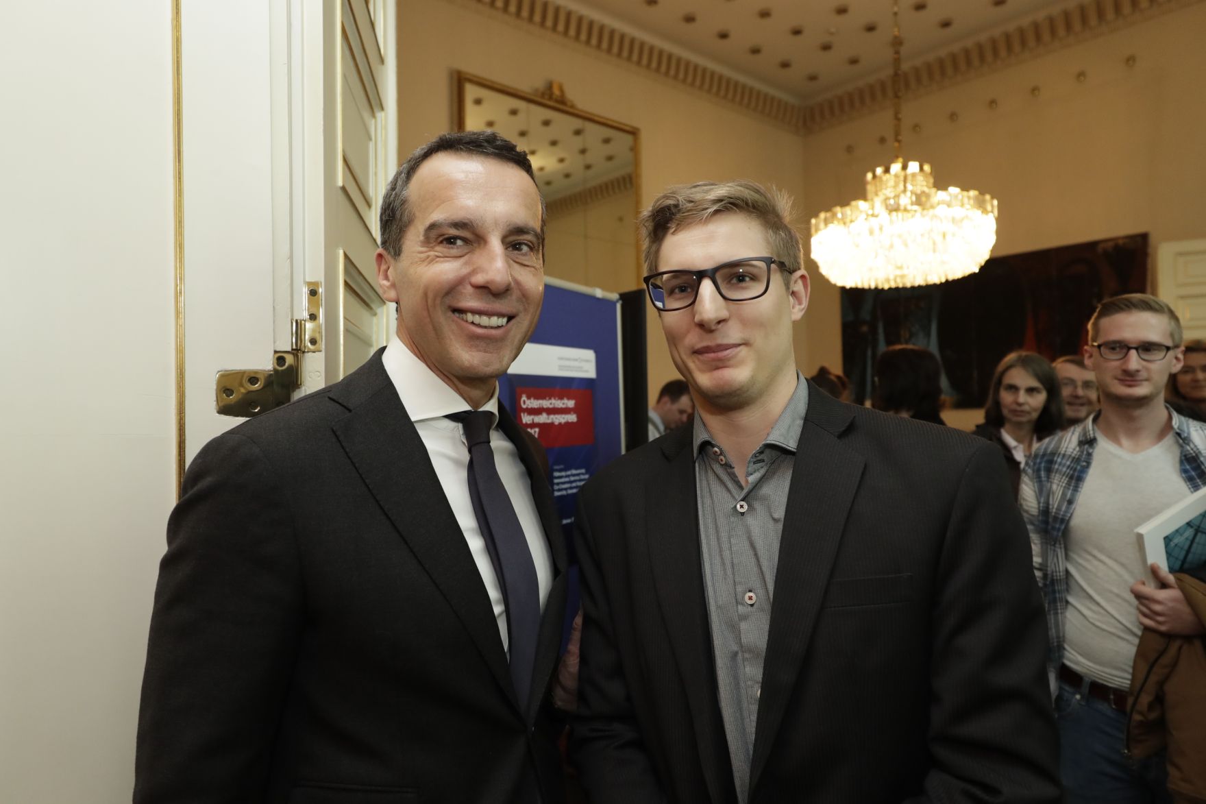 Am 26. Oktober 2016 empfing Bundeskanzler Christian Kern im Rahmen des Nationalfeiertages Besucherinnen und Besucher im Bundeskanzleramt.