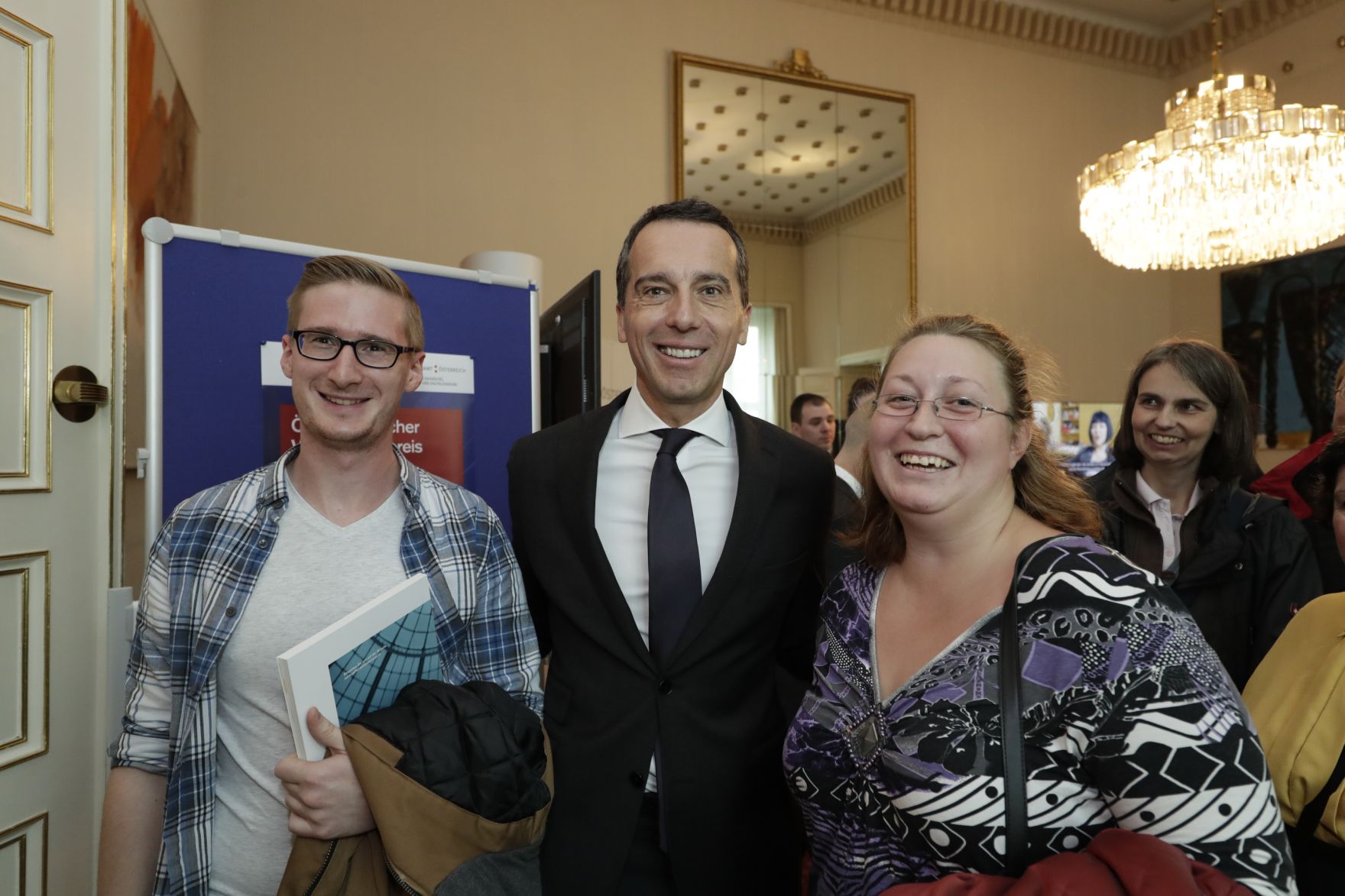 Am 26. Oktober 2016 empfing Bundeskanzler Christian Kern im Rahmen des Nationalfeiertages Besucherinnen und Besucher im Bundeskanzleramt.