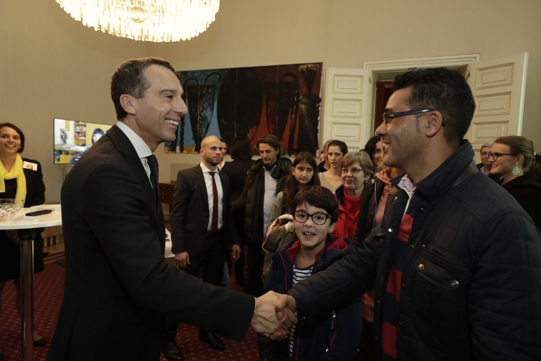 Am 26. Oktober 2016 empfing Bundeskanzler Christian Kern im Rahmen des Nationalfeiertages Besucherinnen und Besucher im Bundeskanzleramt.