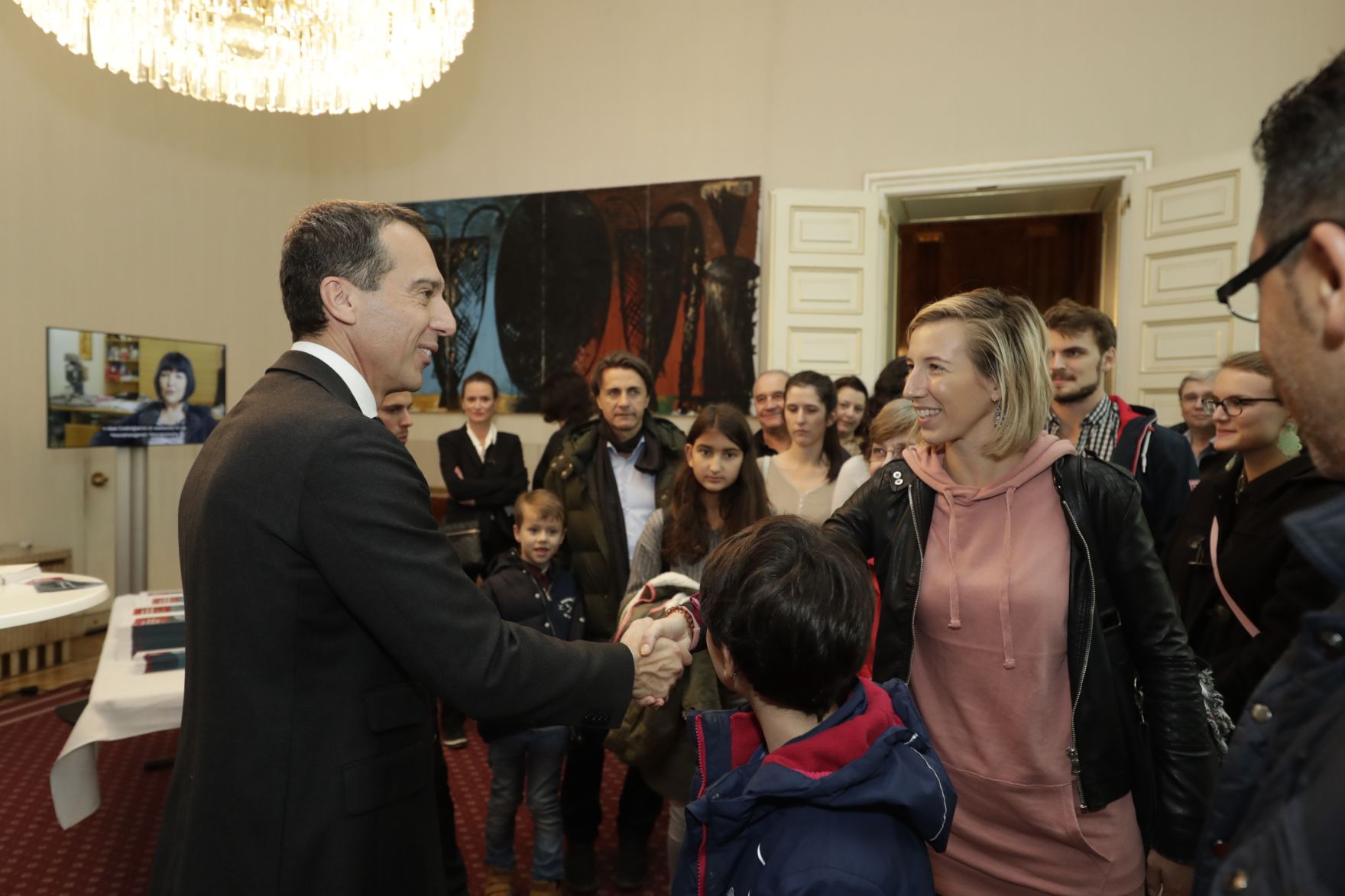 Am 26. Oktober 2016 empfing Bundeskanzler Christian Kern im Rahmen des Nationalfeiertages Besucherinnen und Besucher im Bundeskanzleramt.