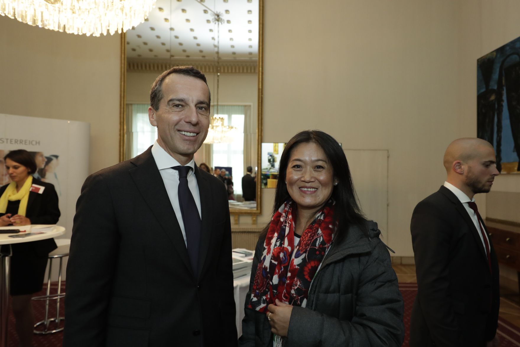 Am 26. Oktober 2016 empfing Bundeskanzler Christian Kern im Rahmen des Nationalfeiertages Besucherinnen und Besucher im Bundeskanzleramt.