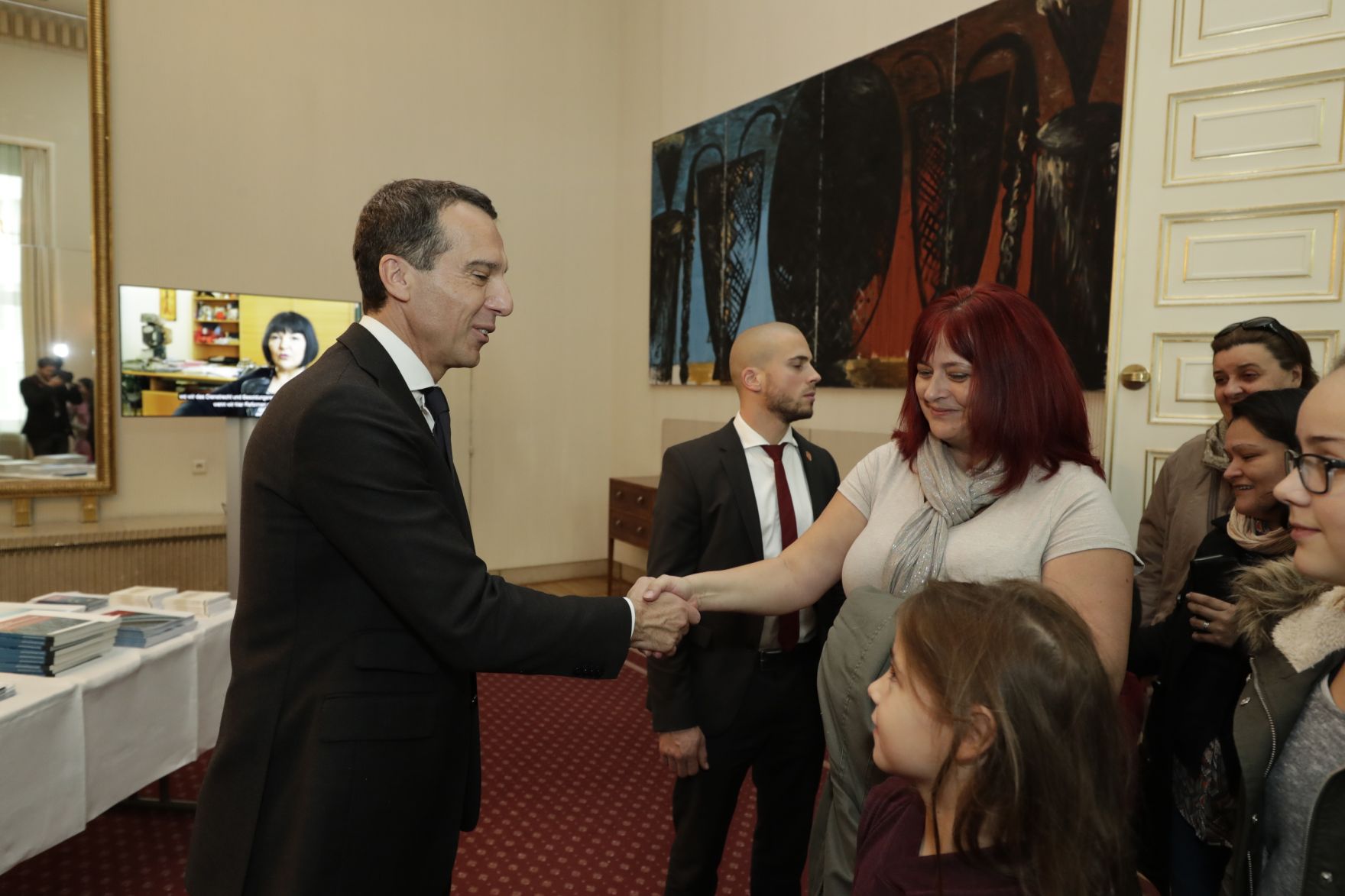 Am 26. Oktober 2016 empfing Bundeskanzler Christian Kern im Rahmen des Nationalfeiertages Besucherinnen und Besucher im Bundeskanzleramt.