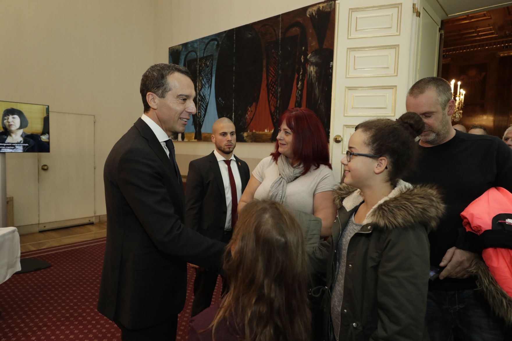 Am 26. Oktober 2016 empfing Bundeskanzler Christian Kern im Rahmen des Nationalfeiertages Besucherinnen und Besucher im Bundeskanzleramt.