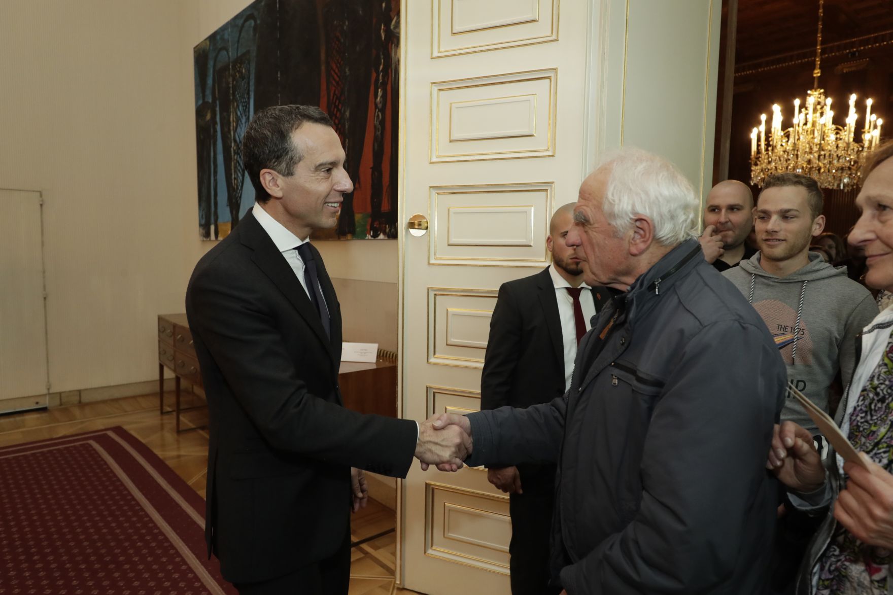 Am 26. Oktober 2016 empfing Bundeskanzler Christian Kern im Rahmen des Nationalfeiertages Besucherinnen und Besucher im Bundeskanzleramt.