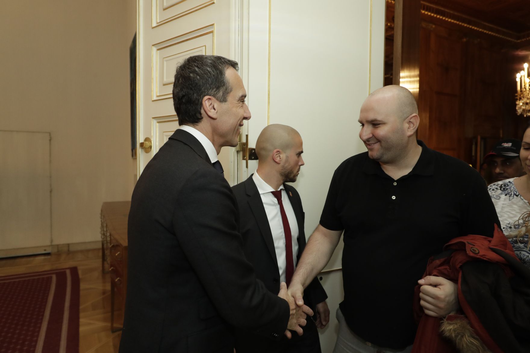 Am 26. Oktober 2016 empfing Bundeskanzler Christian Kern im Rahmen des Nationalfeiertages Besucherinnen und Besucher im Bundeskanzleramt.