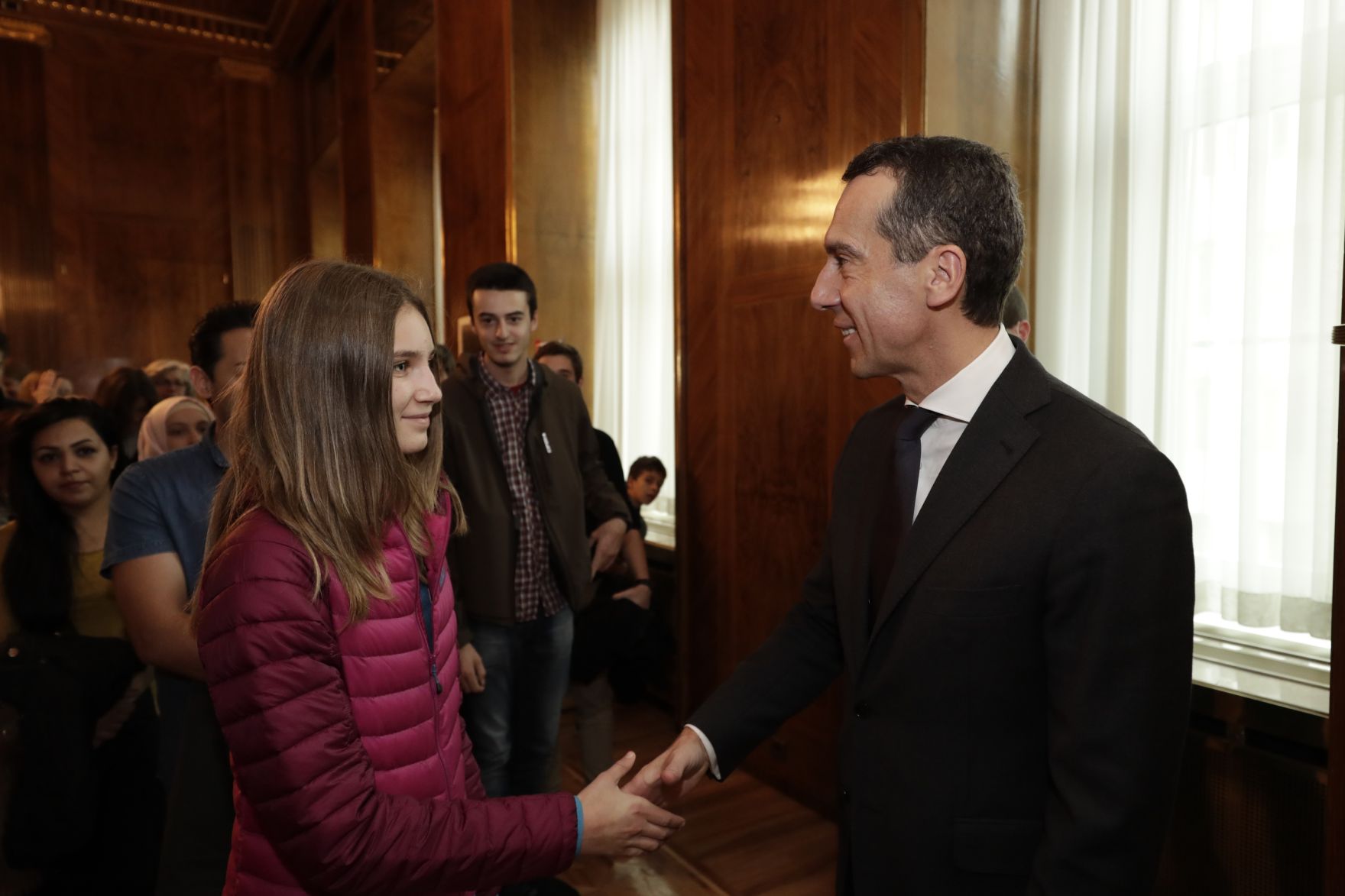 Am 26. Oktober 2016 empfing Bundeskanzler Christian Kern im Rahmen des Nationalfeiertages Besucherinnen und Besucher im Bundeskanzleramt.