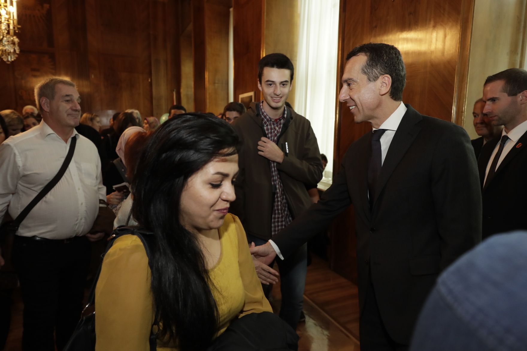 Am 26. Oktober 2016 empfing Bundeskanzler Christian Kern im Rahmen des Nationalfeiertages Besucherinnen und Besucher im Bundeskanzleramt.