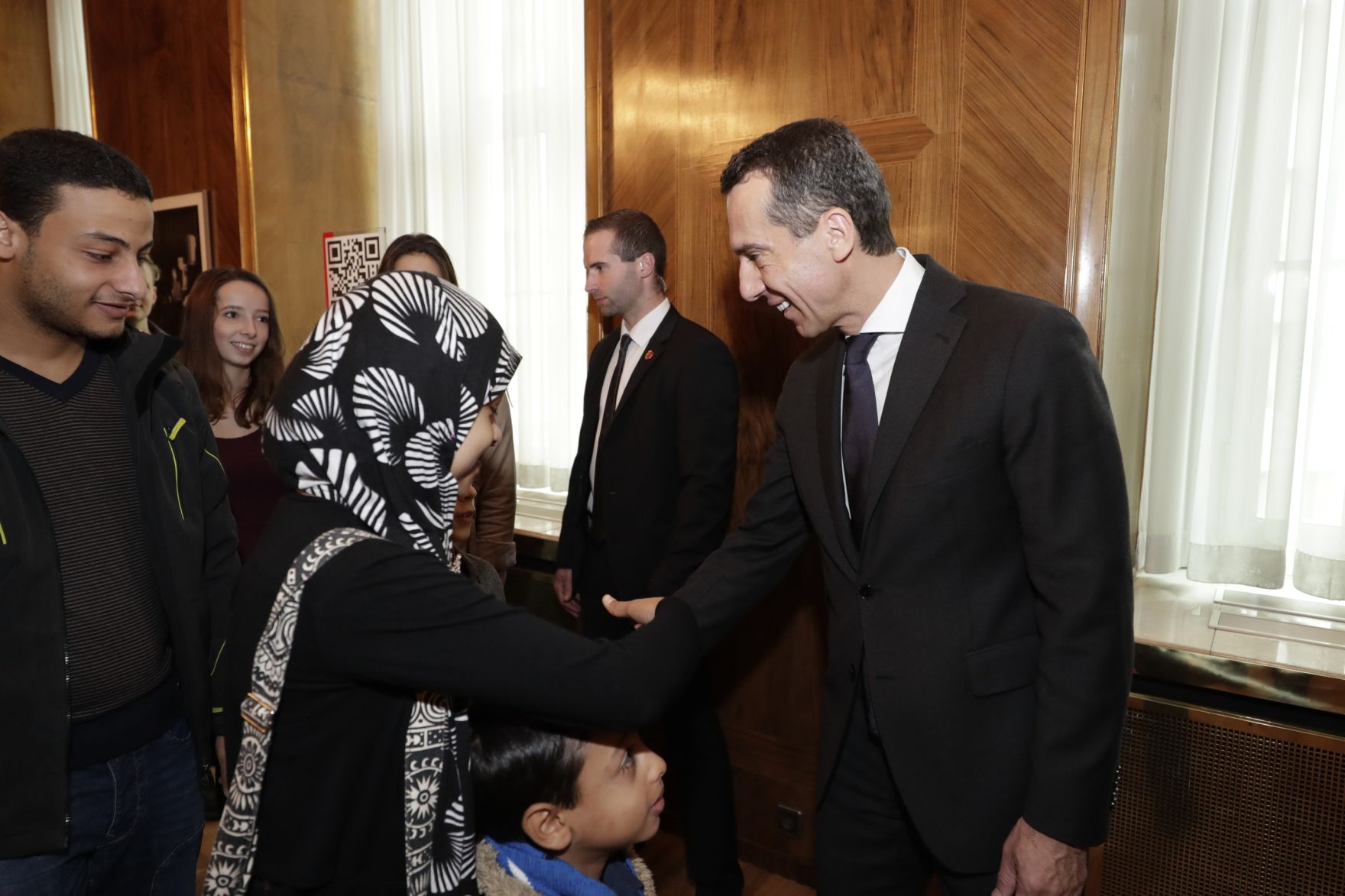 Am 26. Oktober 2016 empfing Bundeskanzler Christian Kern im Rahmen des Nationalfeiertages Besucherinnen und Besucher im Bundeskanzleramt.