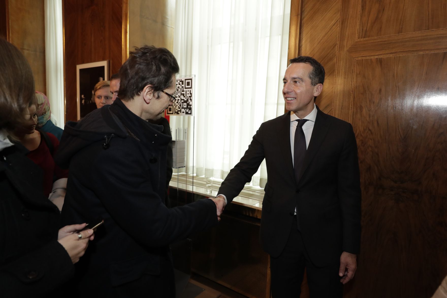 Am 26. Oktober 2016 empfing Bundeskanzler Christian Kern im Rahmen des Nationalfeiertages Besucherinnen und Besucher im Bundeskanzleramt.