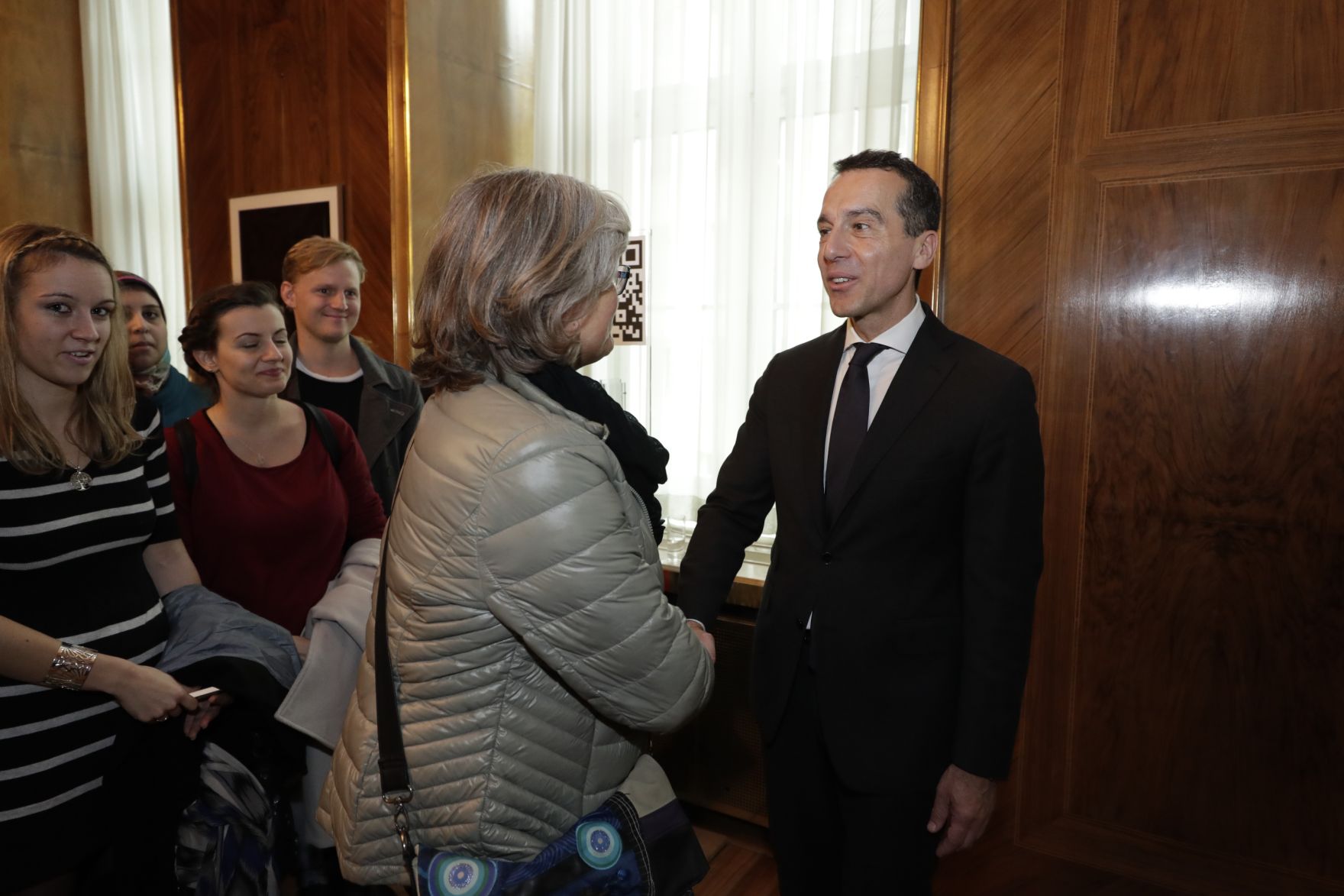 Am 26. Oktober 2016 empfing Bundeskanzler Christian Kern im Rahmen des Nationalfeiertages Besucherinnen und Besucher im Bundeskanzleramt.