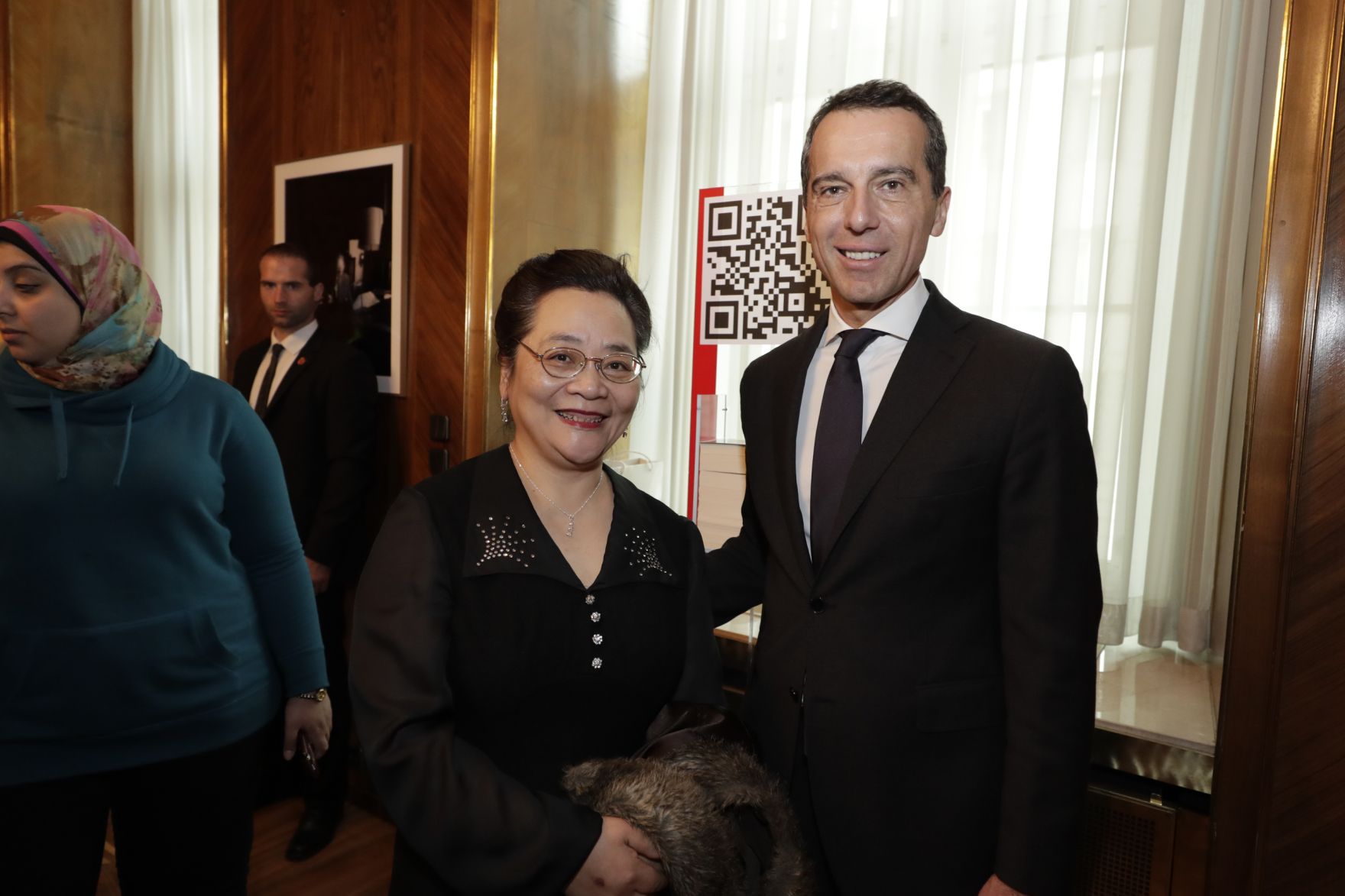 Am 26. Oktober 2016 empfing Bundeskanzler Christian Kern im Rahmen des Nationalfeiertages Besucherinnen und Besucher im Bundeskanzleramt.