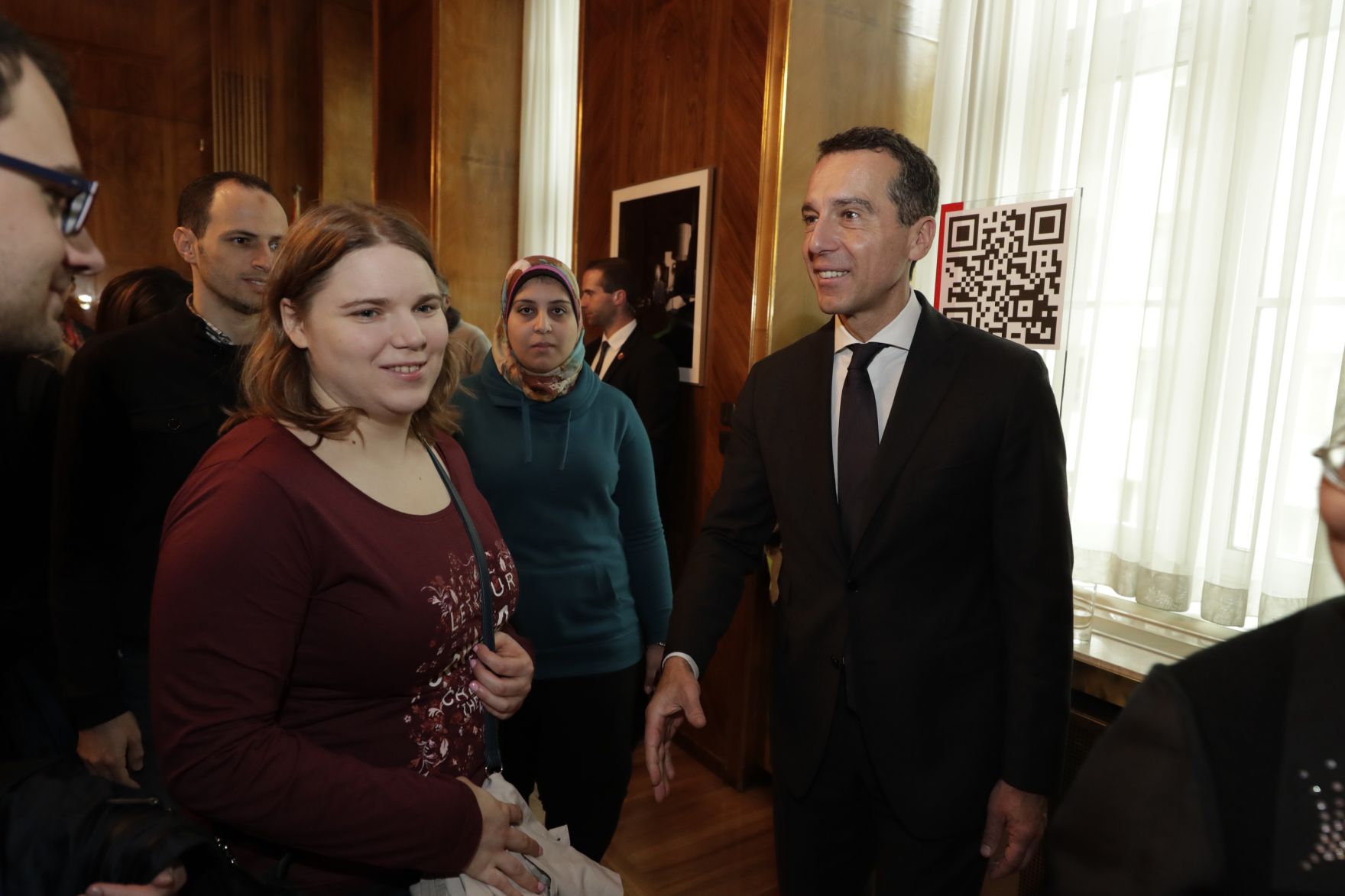 Am 26. Oktober 2016 empfing Bundeskanzler Christian Kern im Rahmen des Nationalfeiertages Besucherinnen und Besucher im Bundeskanzleramt.
