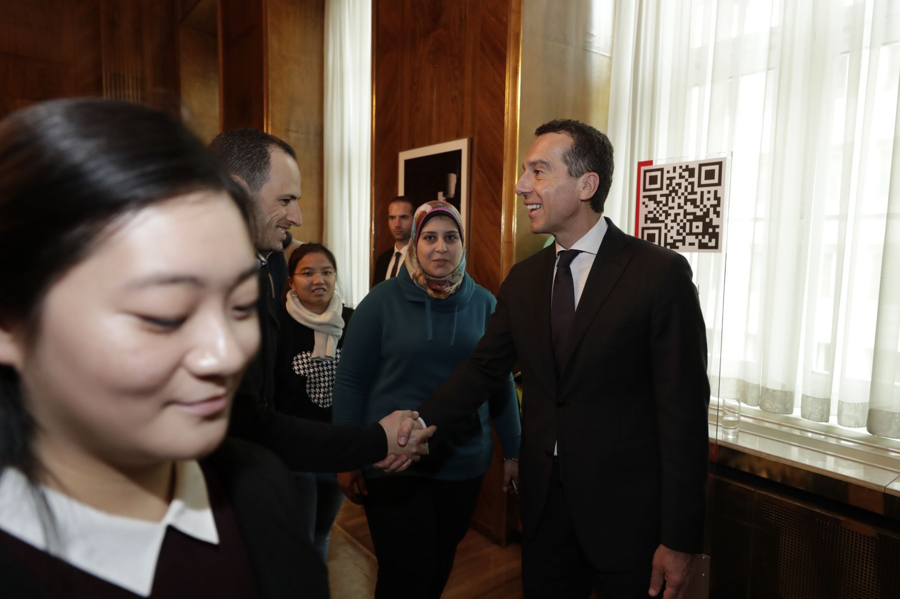 Am 26. Oktober 2016 empfing Bundeskanzler Christian Kern im Rahmen des Nationalfeiertages Besucherinnen und Besucher im Bundeskanzleramt.