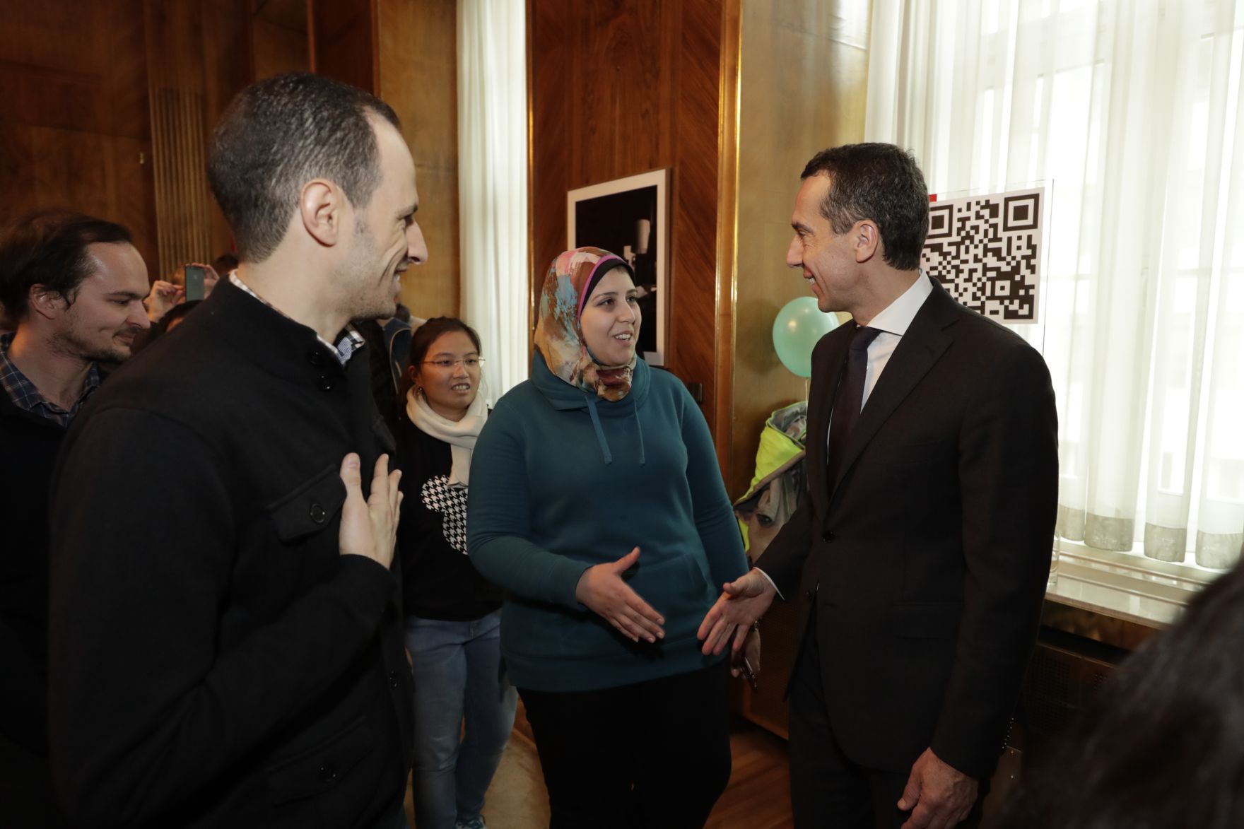 Am 26. Oktober 2016 empfing Bundeskanzler Christian Kern im Rahmen des Nationalfeiertages Besucherinnen und Besucher im Bundeskanzleramt.