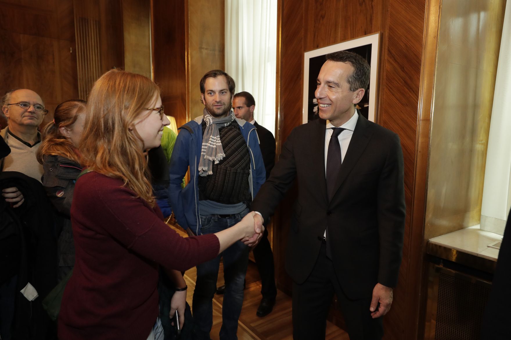 Am 26. Oktober 2016 empfing Bundeskanzler Christian Kern im Rahmen des Nationalfeiertages Besucherinnen und Besucher im Bundeskanzleramt.