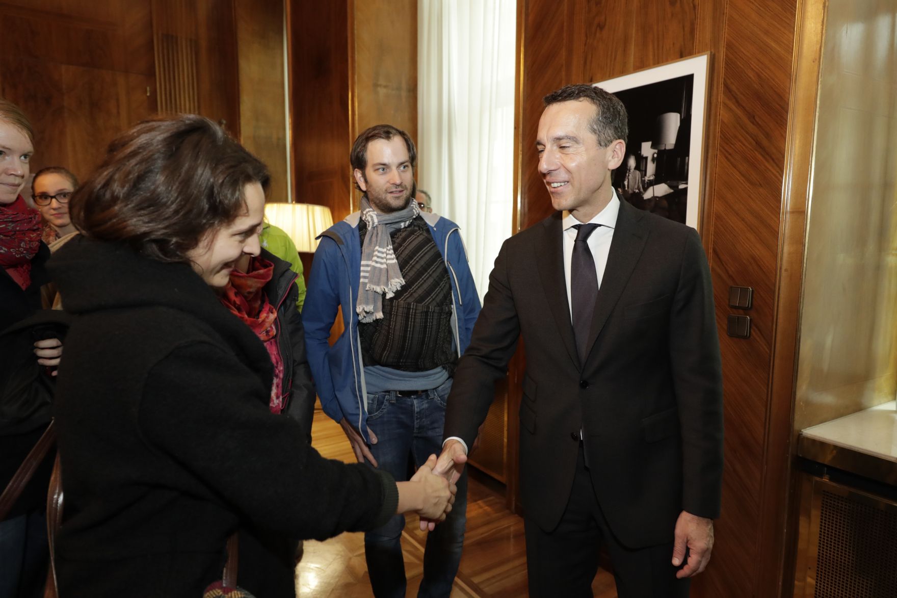 Am 26. Oktober 2016 empfing Bundeskanzler Christian Kern im Rahmen des Nationalfeiertages Besucherinnen und Besucher im Bundeskanzleramt.