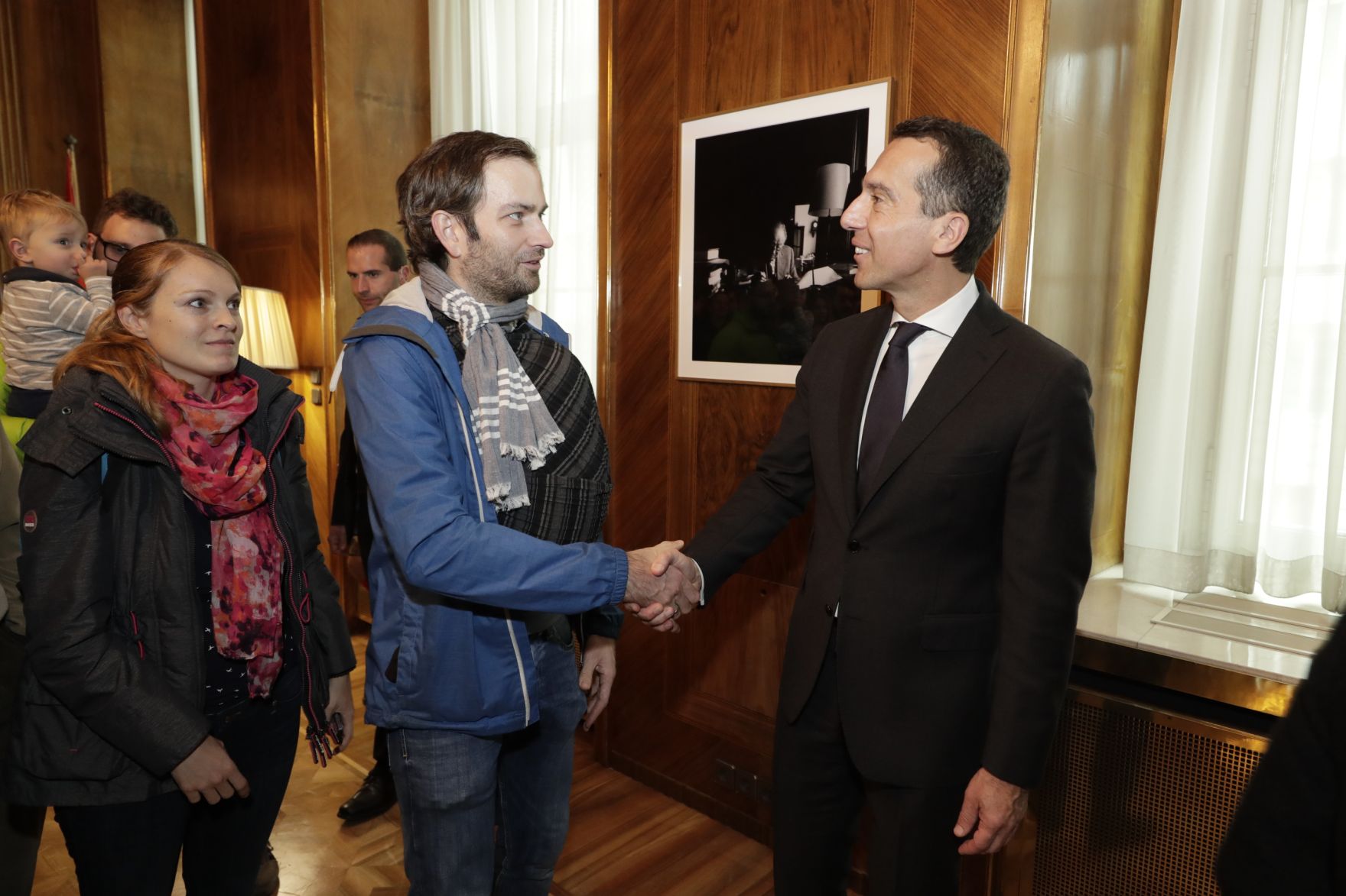 Am 26. Oktober 2016 empfing Bundeskanzler Christian Kern im Rahmen des Nationalfeiertages Besucherinnen und Besucher im Bundeskanzleramt.