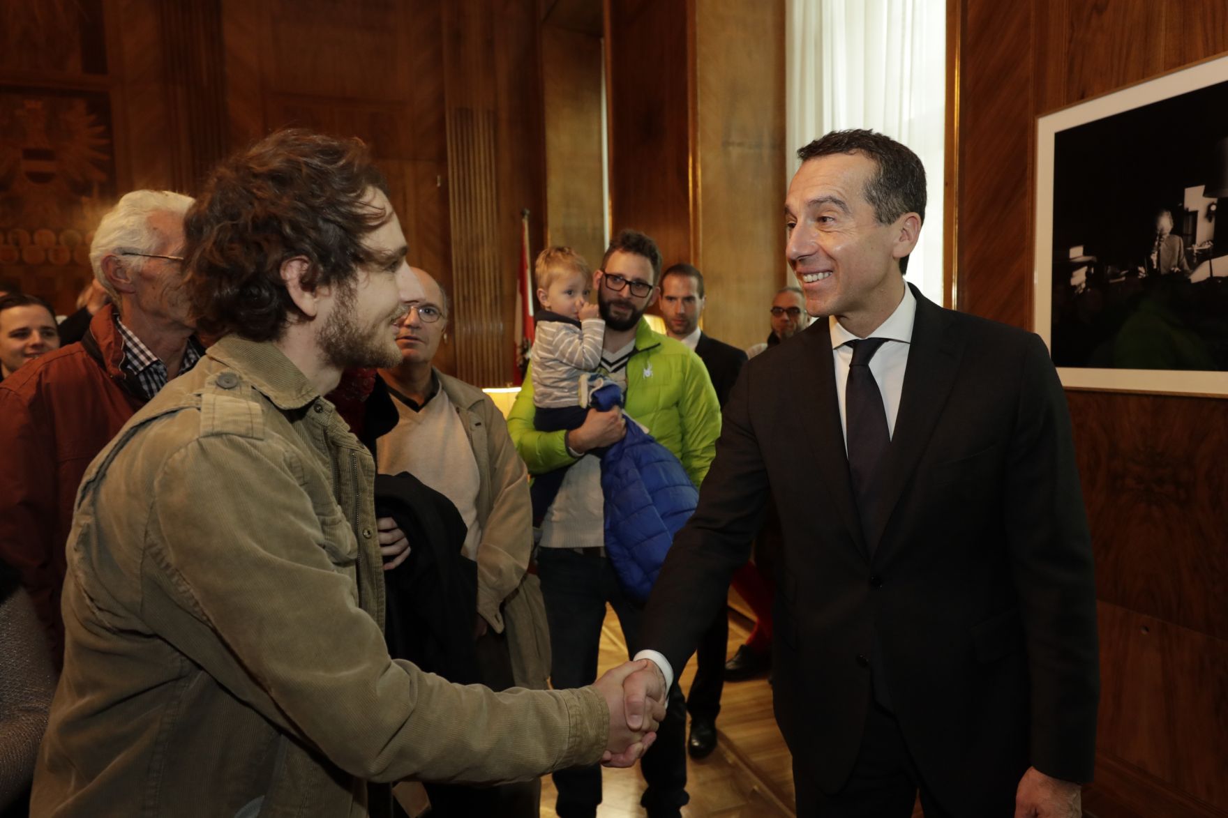 Am 26. Oktober 2016 empfing Bundeskanzler Christian Kern im Rahmen des Nationalfeiertages Besucherinnen und Besucher im Bundeskanzleramt.