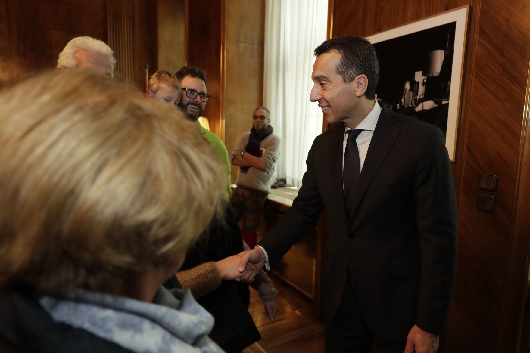Am 26. Oktober 2016 empfing Bundeskanzler Christian Kern im Rahmen des Nationalfeiertages Besucherinnen und Besucher im Bundeskanzleramt.