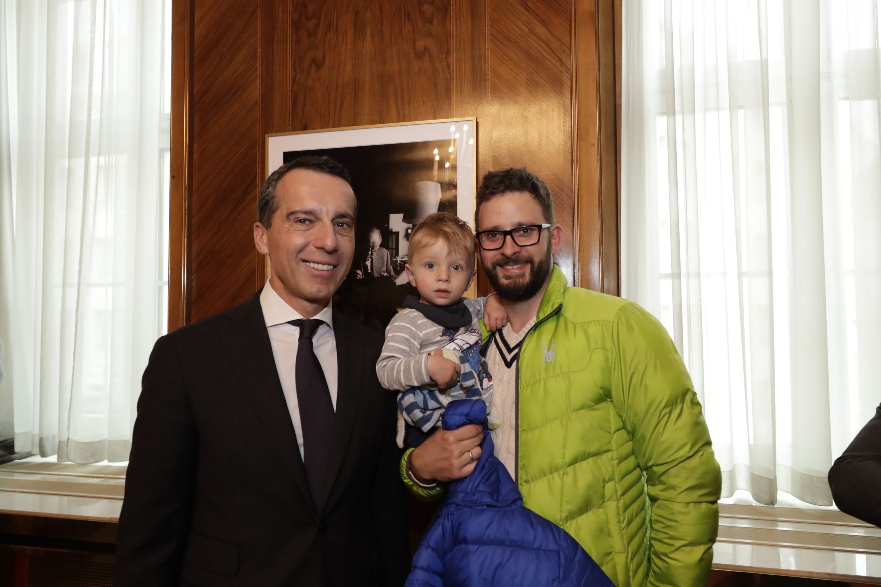 Am 26. Oktober 2016 empfing Bundeskanzler Christian Kern im Rahmen des Nationalfeiertages Besucherinnen und Besucher im Bundeskanzleramt.