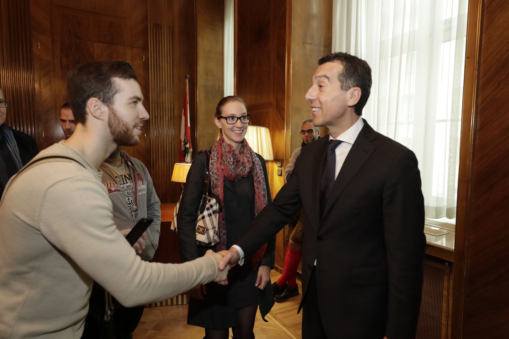 Am 26. Oktober 2016 empfing Bundeskanzler Christian Kern im Rahmen des Nationalfeiertages Besucherinnen und Besucher im Bundeskanzleramt.