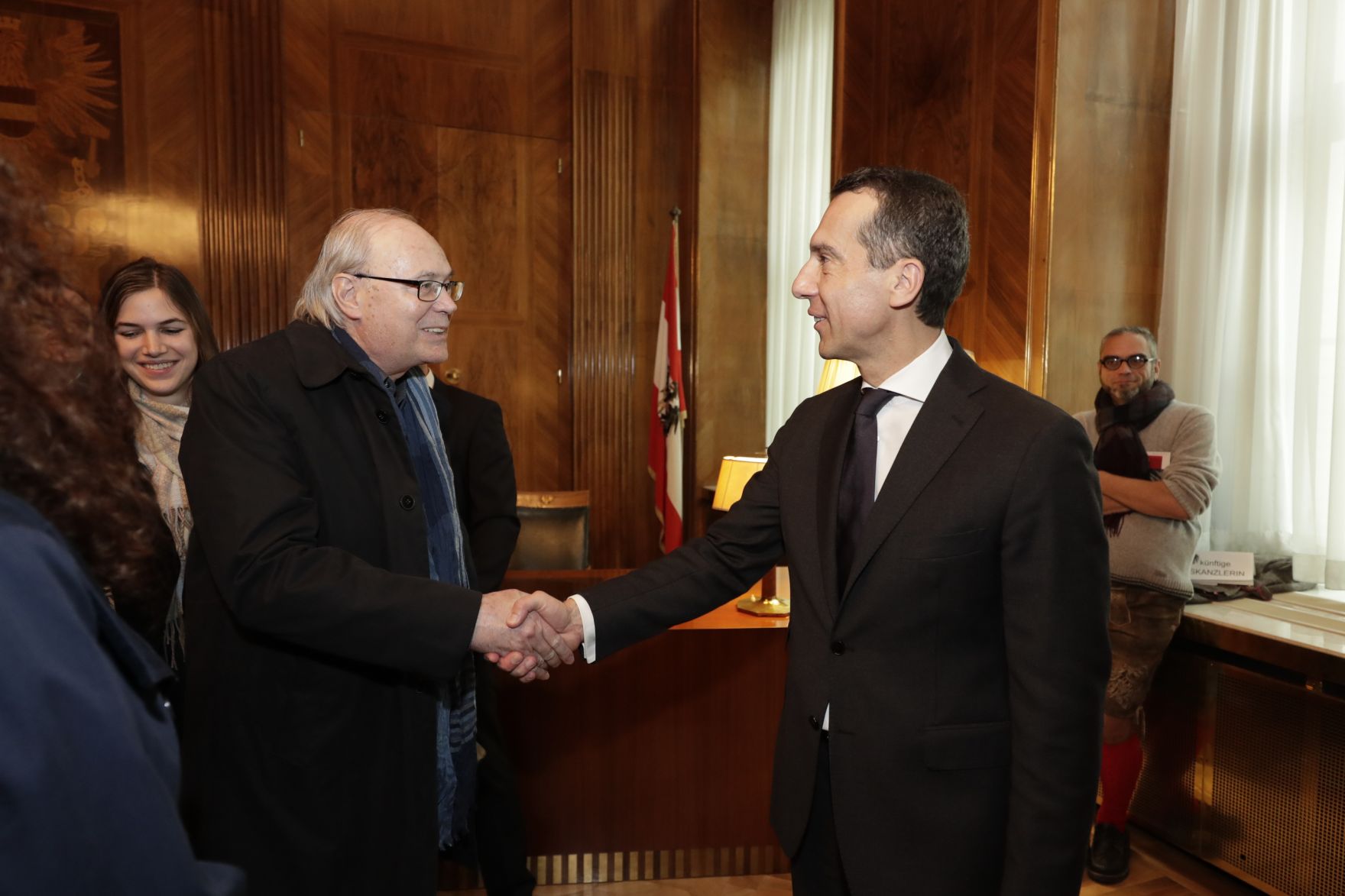 Am 26. Oktober 2016 empfing Bundeskanzler Christian Kern im Rahmen des Nationalfeiertages Besucherinnen und Besucher im Bundeskanzleramt.