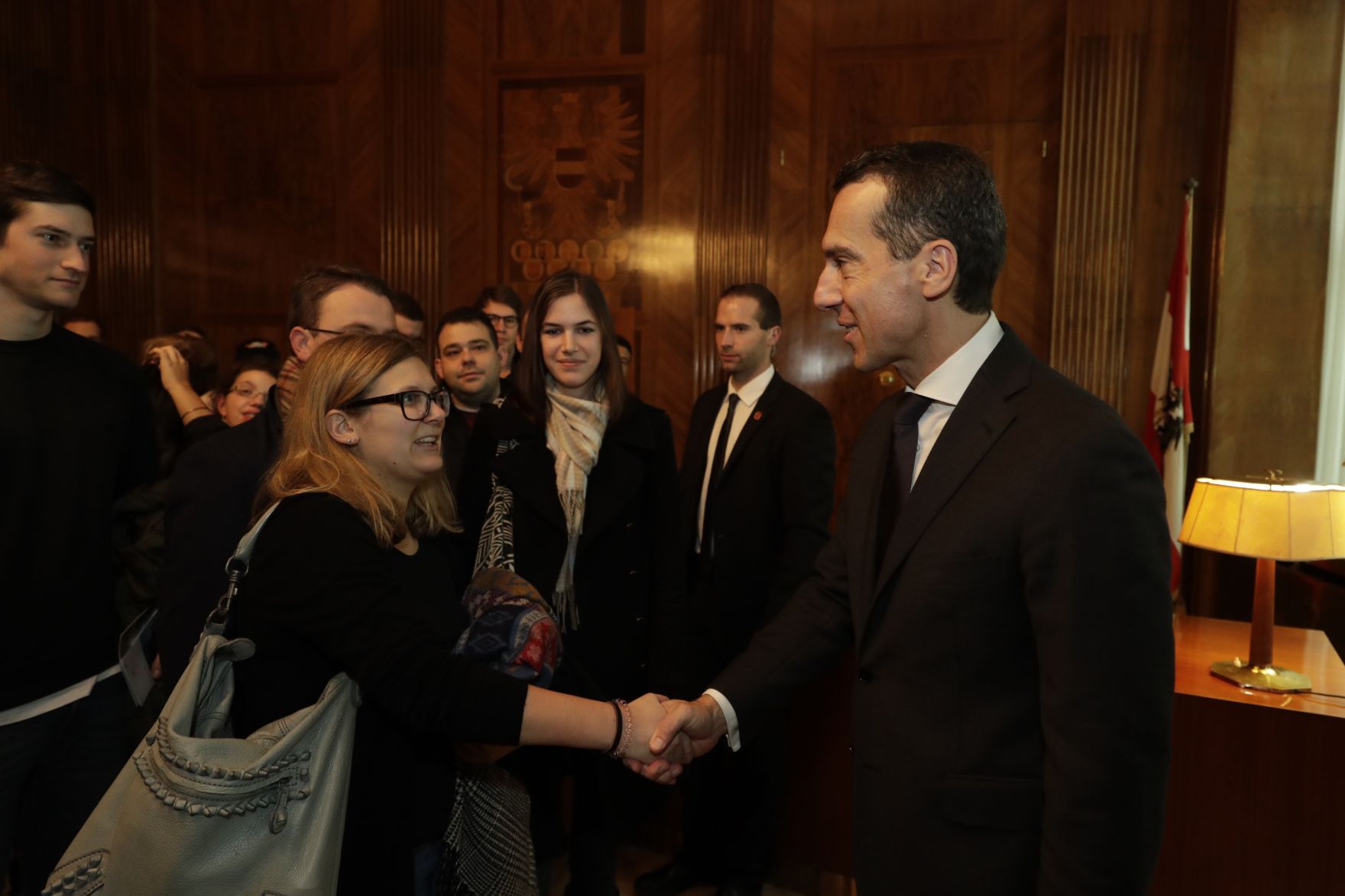 Am 26. Oktober 2016 empfing Bundeskanzler Christian Kern im Rahmen des Nationalfeiertages Besucherinnen und Besucher im Bundeskanzleramt.