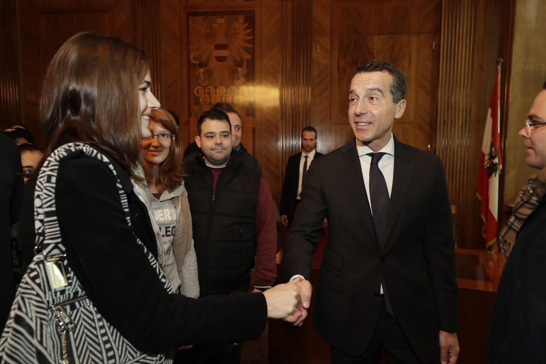 Am 26. Oktober 2016 empfing Bundeskanzler Christian Kern im Rahmen des Nationalfeiertages Besucherinnen und Besucher im Bundeskanzleramt.