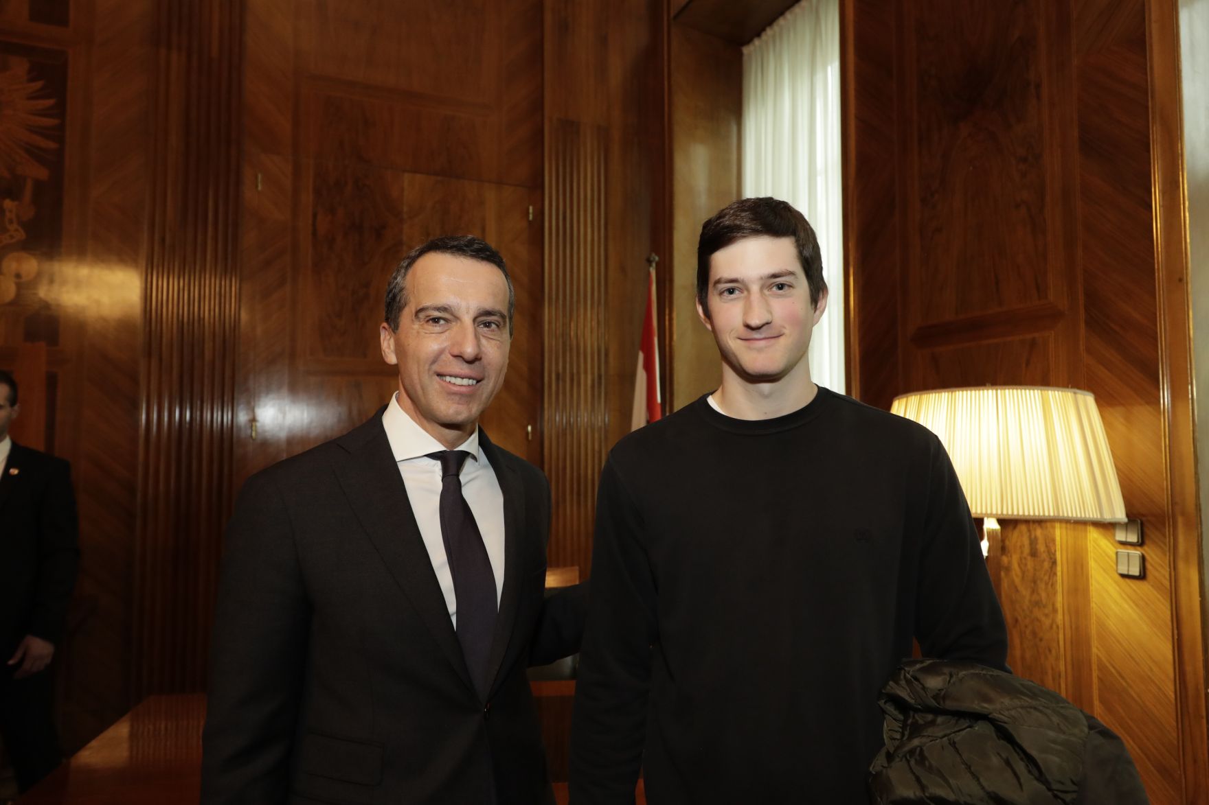 Am 26. Oktober 2016 empfing Bundeskanzler Christian Kern im Rahmen des Nationalfeiertages Besucherinnen und Besucher im Bundeskanzleramt.