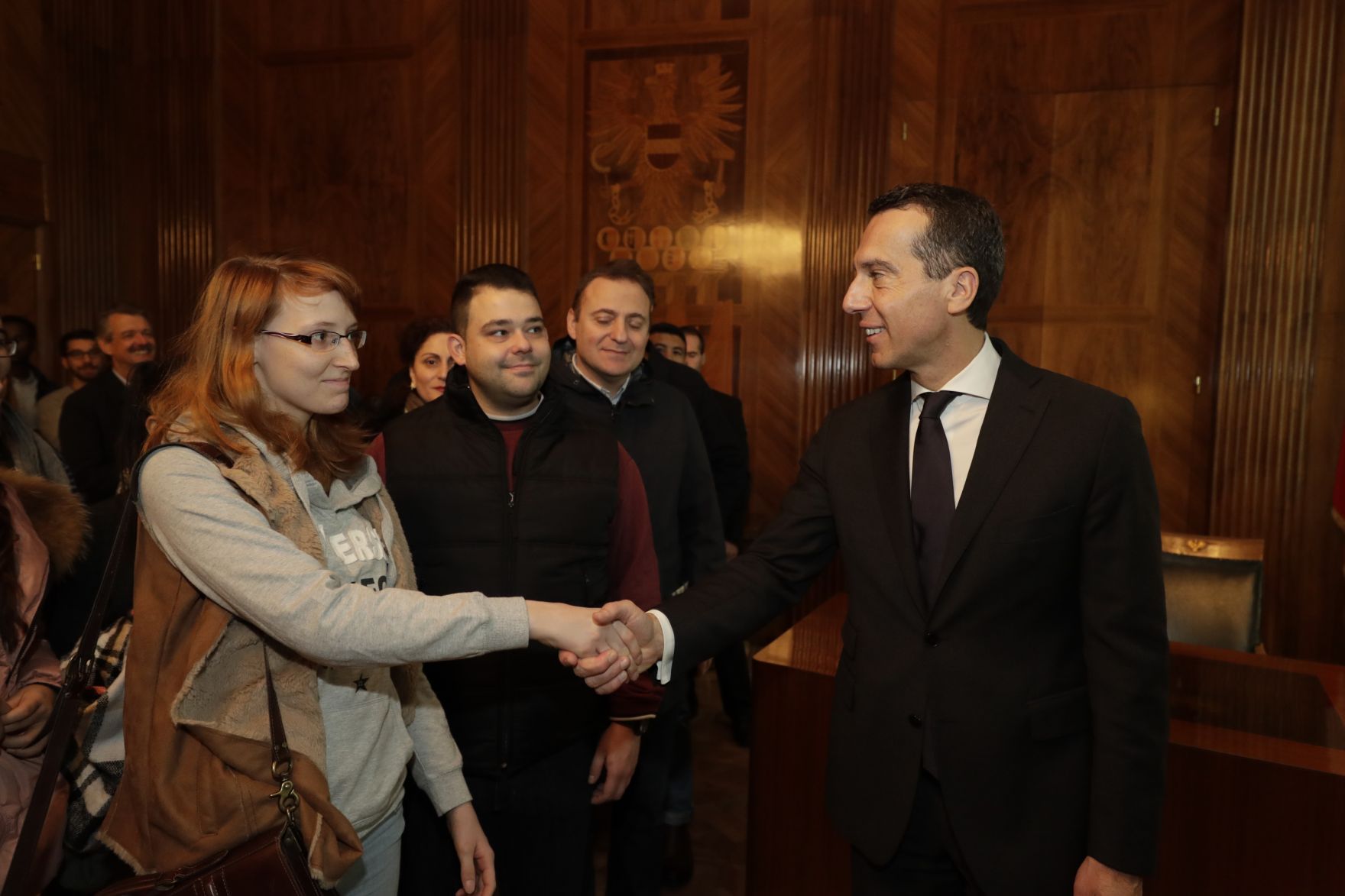 Am 26. Oktober 2016 empfing Bundeskanzler Christian Kern im Rahmen des Nationalfeiertages Besucherinnen und Besucher im Bundeskanzleramt.