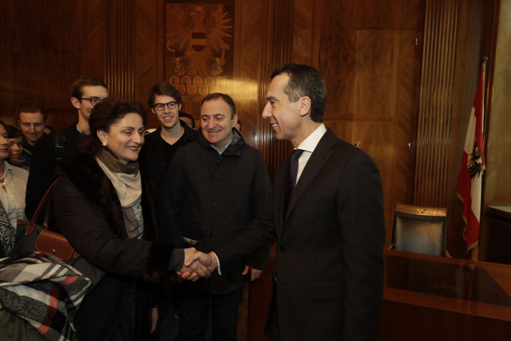 Am 26. Oktober 2016 empfing Bundeskanzler Christian Kern im Rahmen des Nationalfeiertages Besucherinnen und Besucher im Bundeskanzleramt.