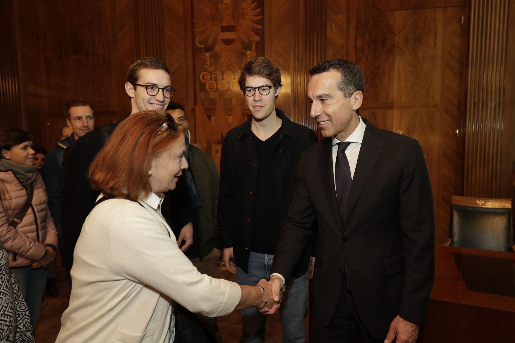 Am 26. Oktober 2016 empfing Bundeskanzler Christian Kern im Rahmen des Nationalfeiertages Besucherinnen und Besucher im Bundeskanzleramt.