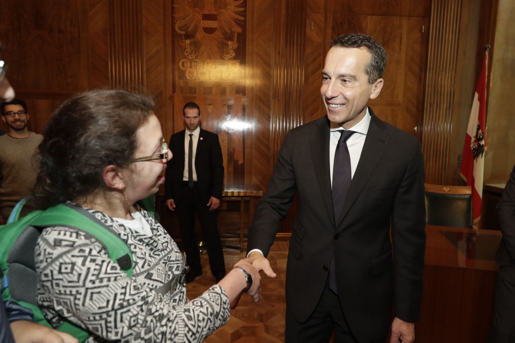 Am 26. Oktober 2016 empfing Bundeskanzler Christian Kern im Rahmen des Nationalfeiertages Besucherinnen und Besucher im Bundeskanzleramt.
