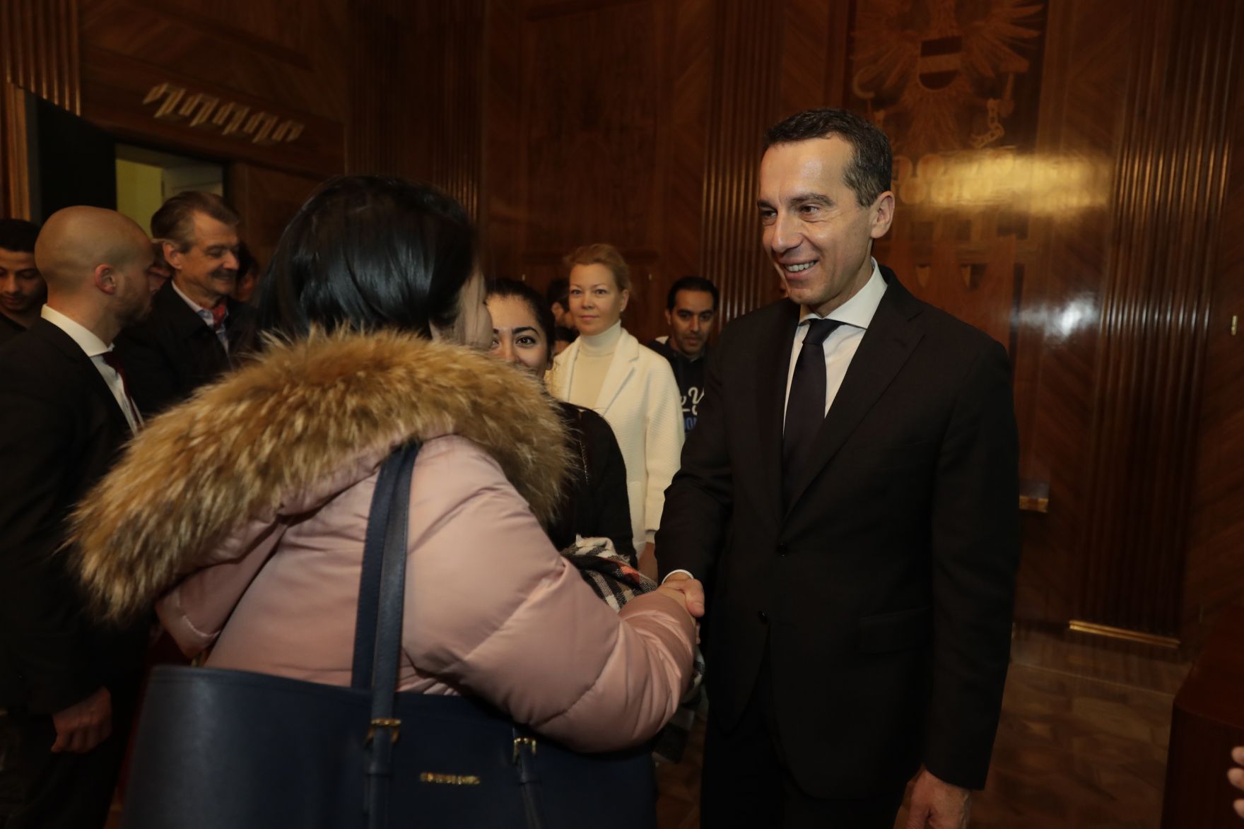 Am 26. Oktober 2016 empfing Bundeskanzler Christian Kern im Rahmen des Nationalfeiertages Besucherinnen und Besucher im Bundeskanzleramt.